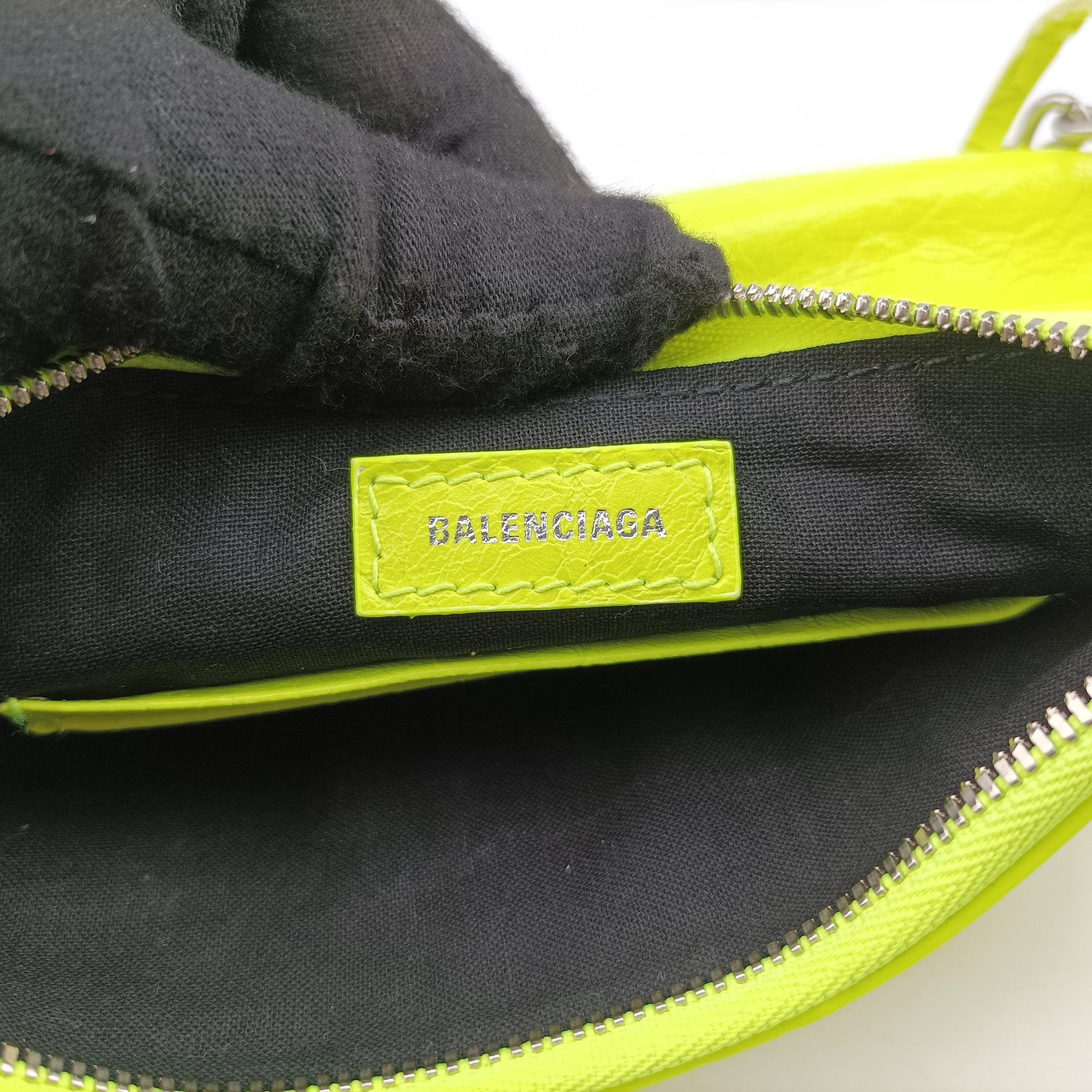 Pre-owned Balenciaga Le Cagole Green lambskin  shoulderbag | stylenewstar