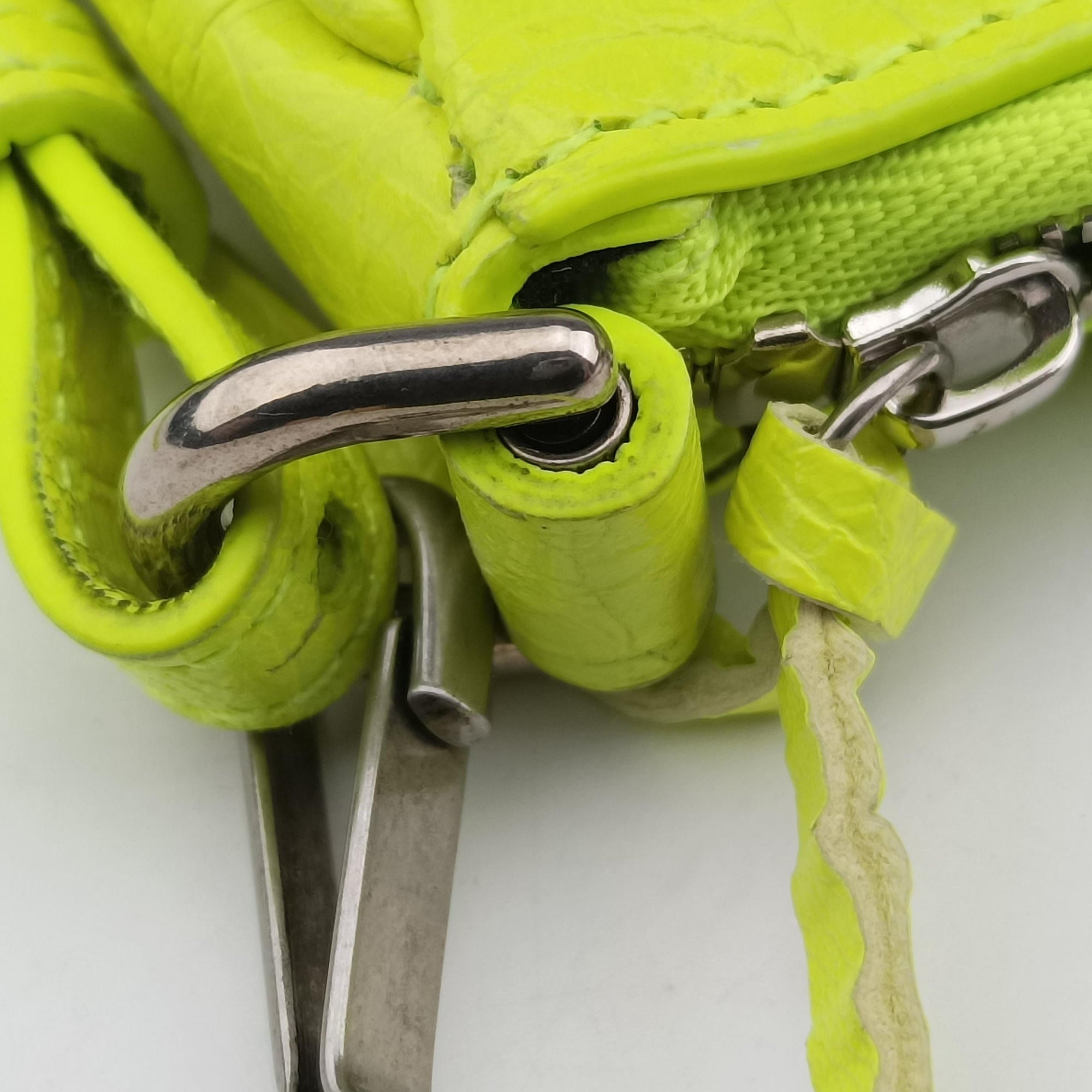 Pre-owned Balenciaga Le Cagole Green lambskin  shoulderbag | stylenewstar