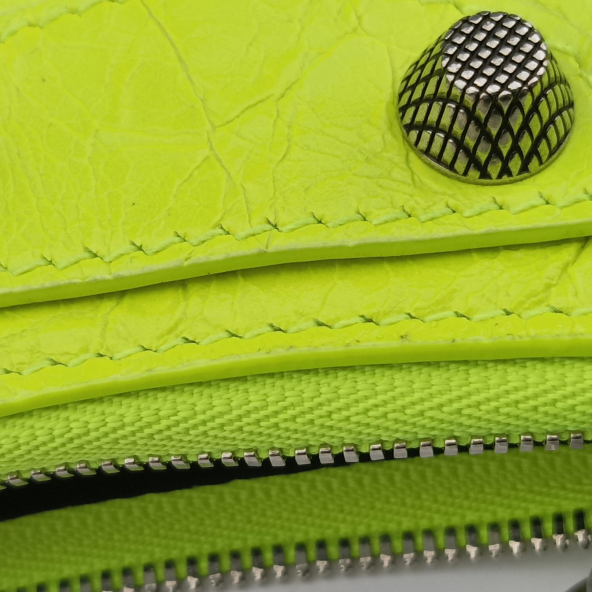 Pre-owned Balenciaga Le Cagole Green lambskin  shoulderbag | stylenewstar