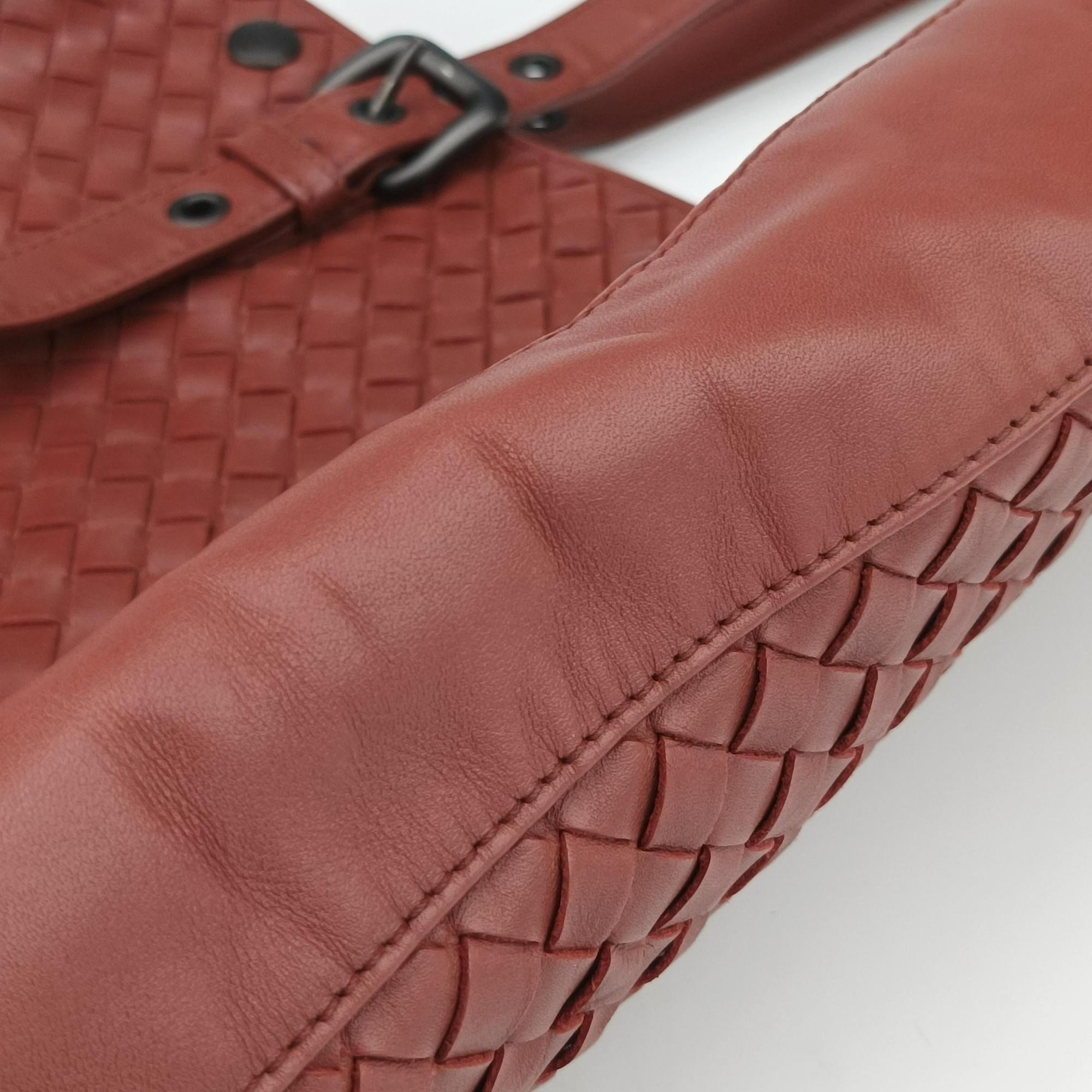 Pre-owned Bottega Veneta Intrecciato Shopper Acatl Red lambskin  handbag | stylenewstar