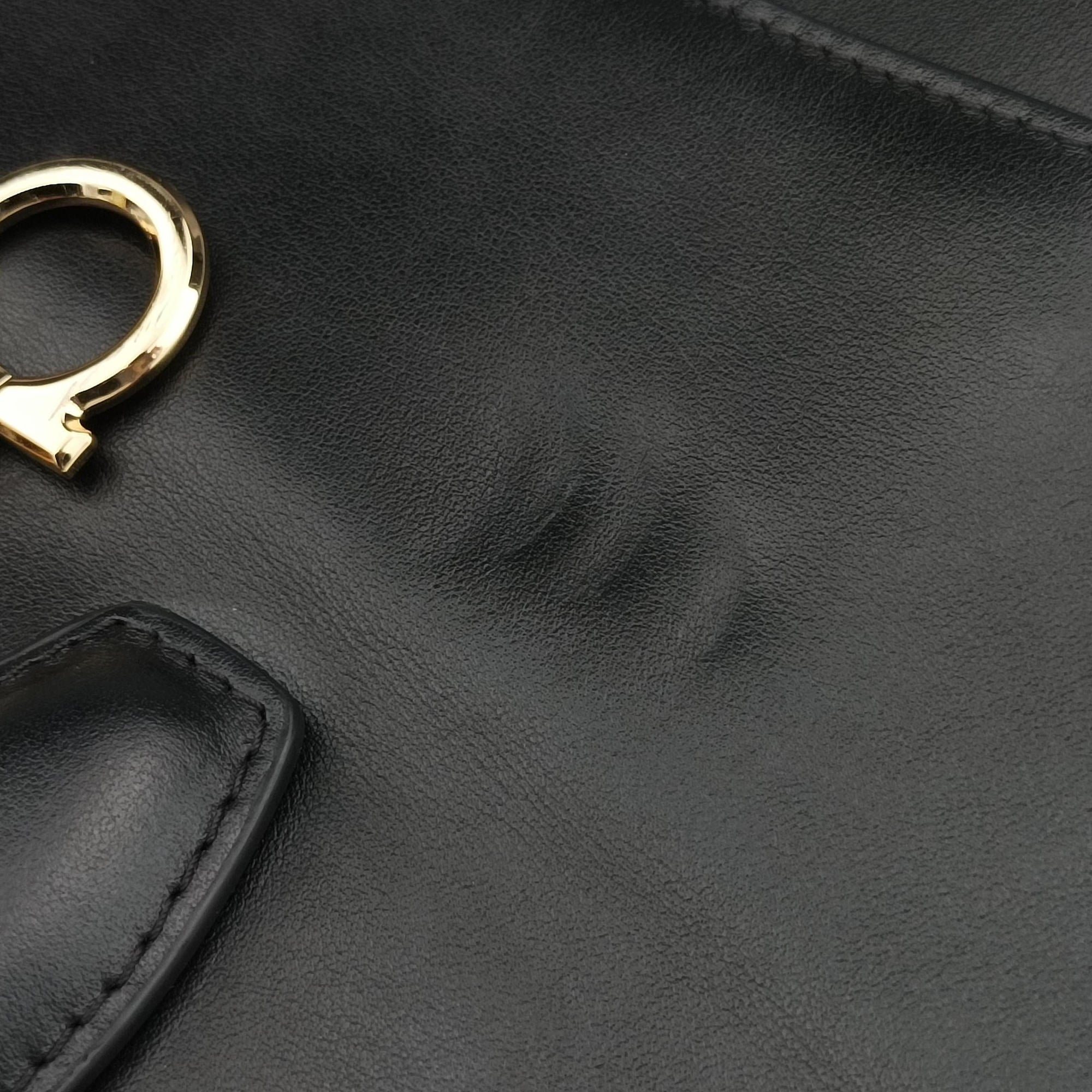 Pre-owned Ferragamo Gancini Black Leather FZ-21 H159 shoulderbag | stylenewstar