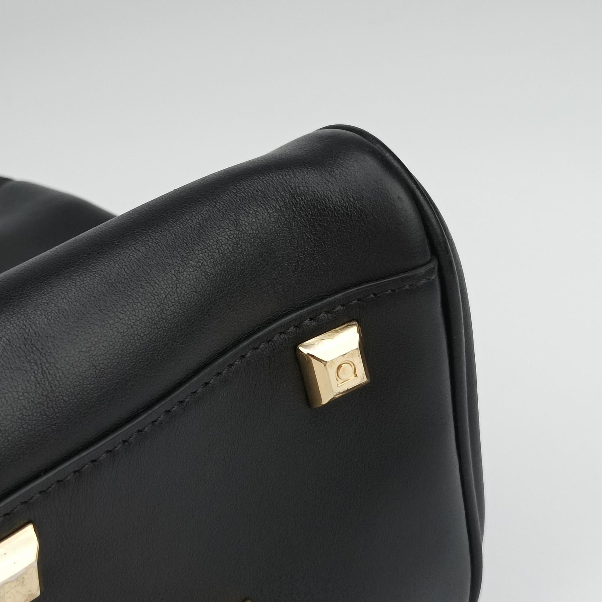 Pre-owned Ferragamo Gancini Black Leather FZ-21 H159 shoulderbag | stylenewstar