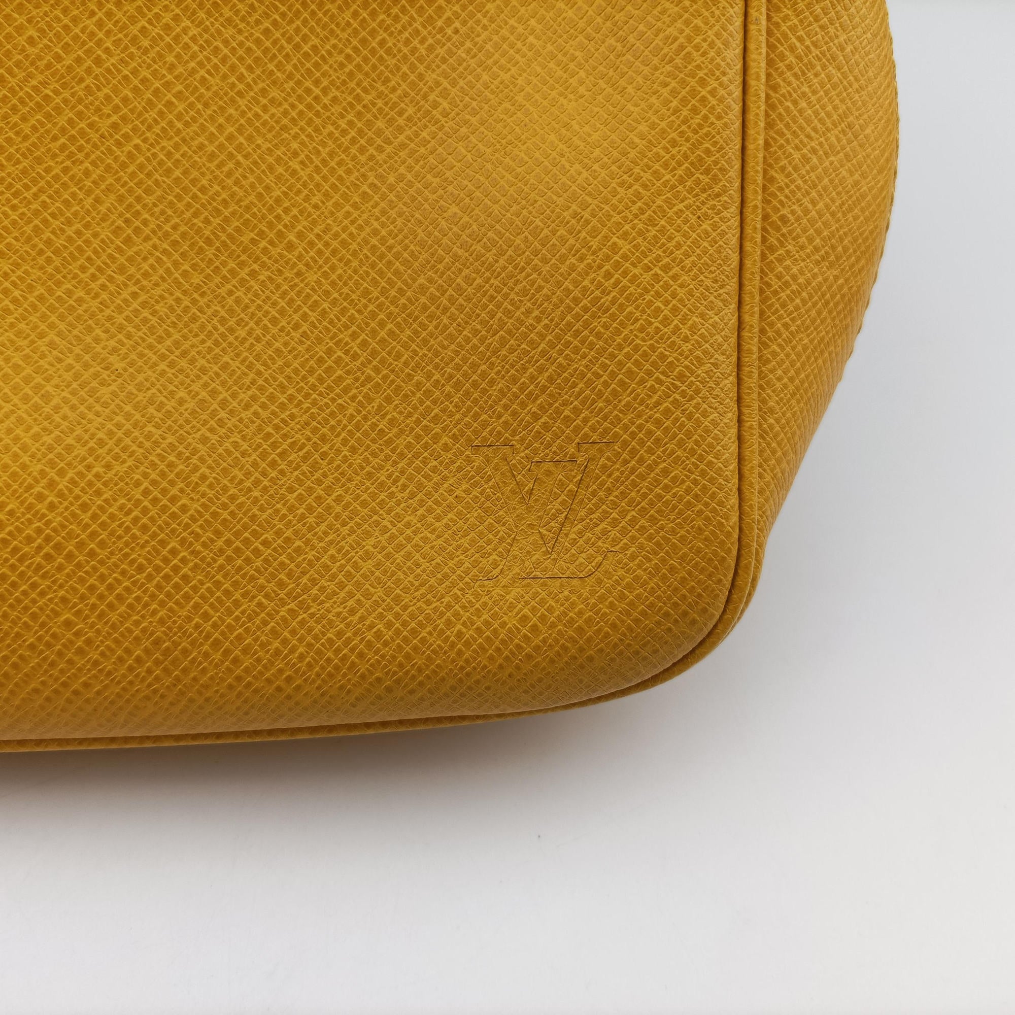Pre-owned Louis Vuitton Porte Documents Voyage Jaune Taiga M30636 handbag | stylenewstar