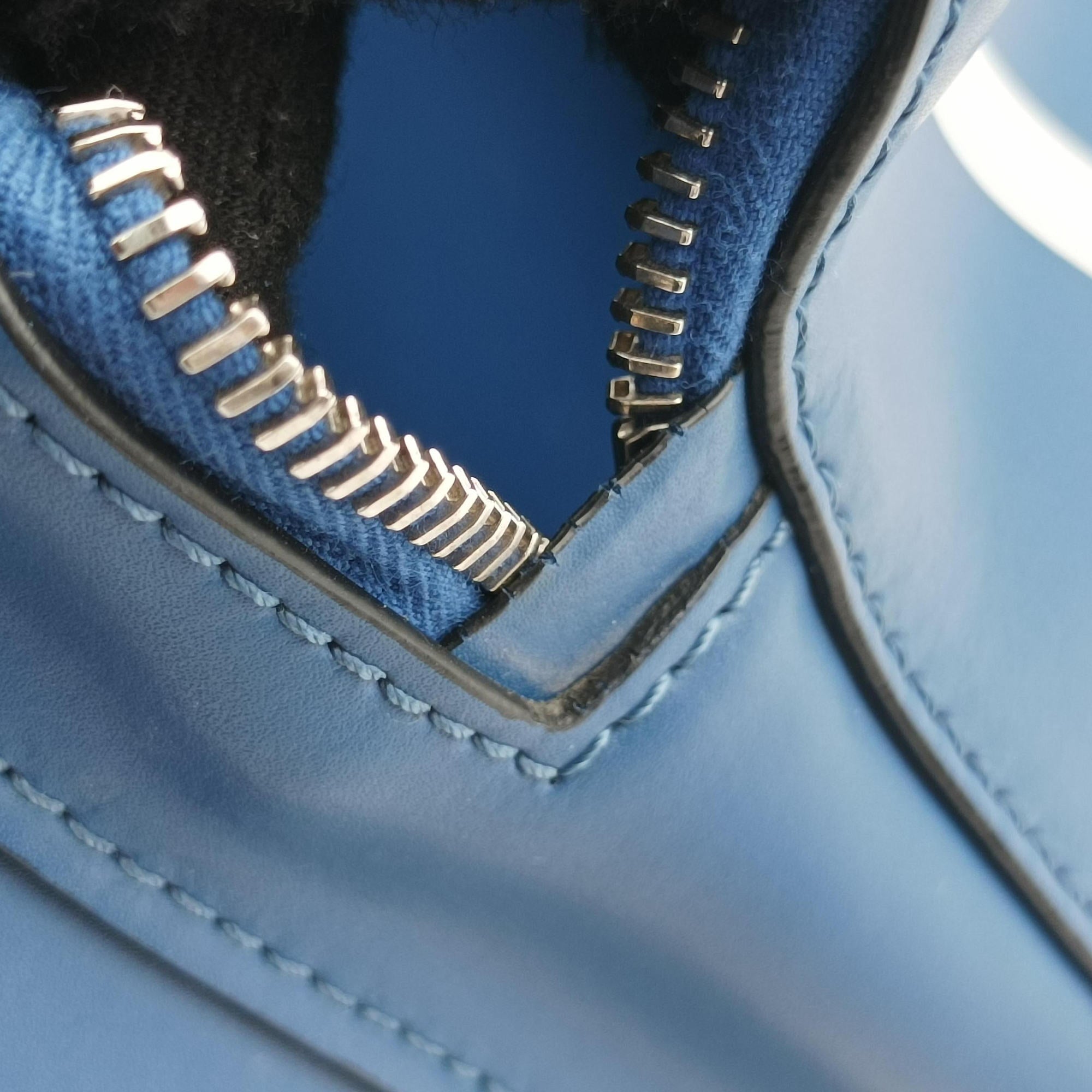 Pre-owned Valentino VLTN Print Blue Leather  bum bag/waist bag | stylenewstar