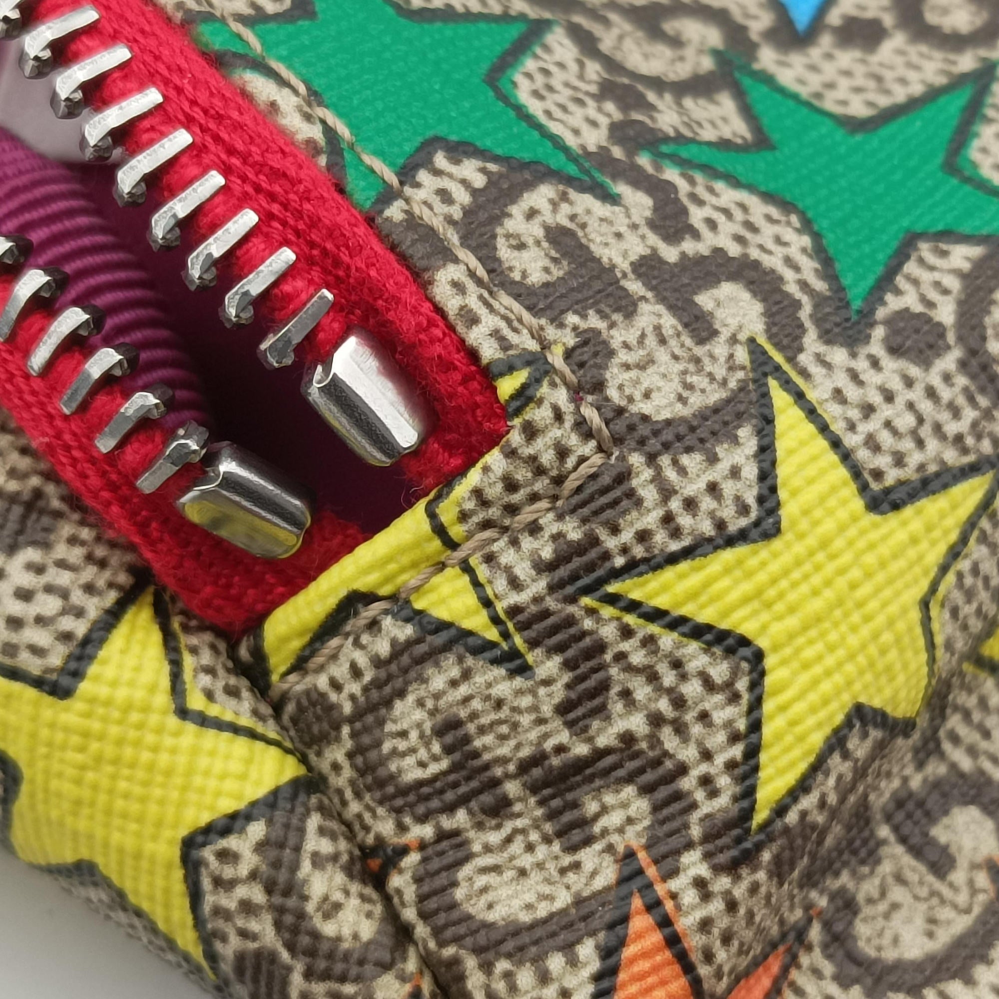 Pre-owned Gucci Kids Line Children's Star beige×multi PVC coated canvas 502095 bum bag/waist bag | stylenewstar