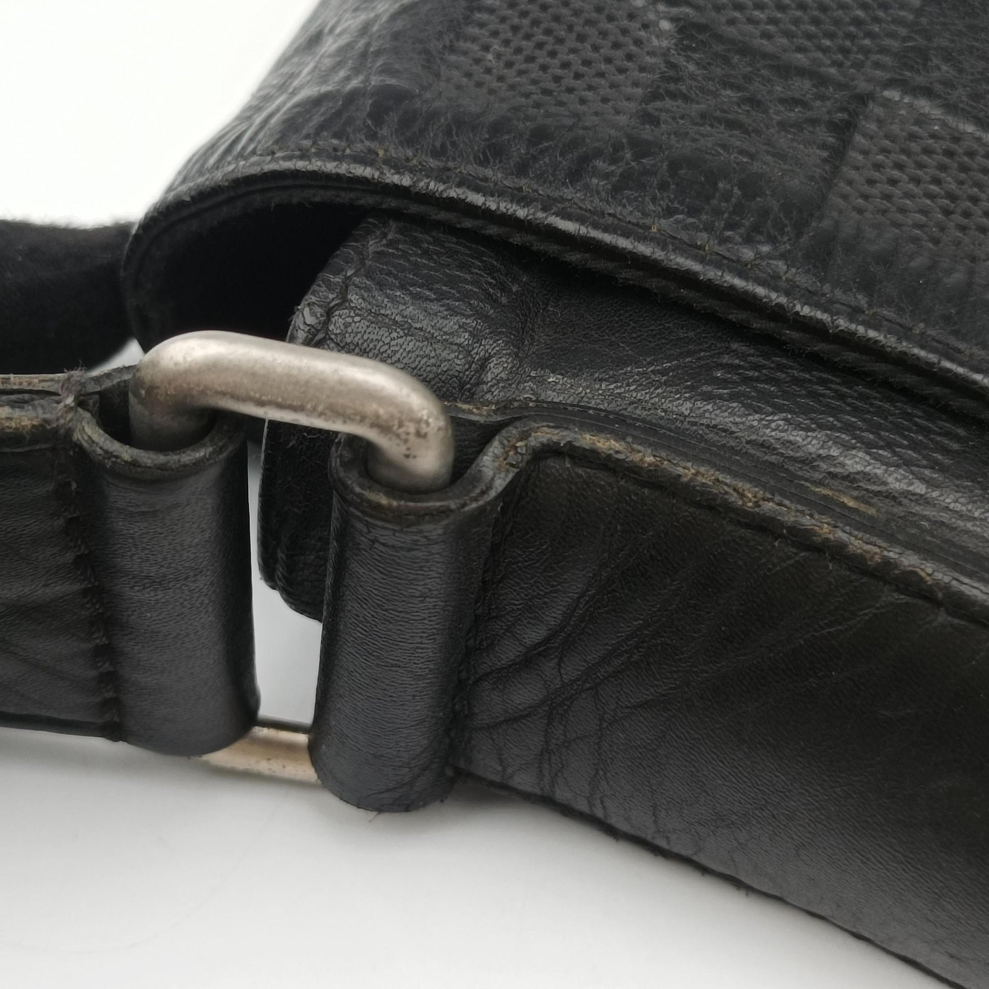 Pre-owned Louis Vuitton District MM Noir Damier Infini  N41284 shoulderbag | stylenewstar