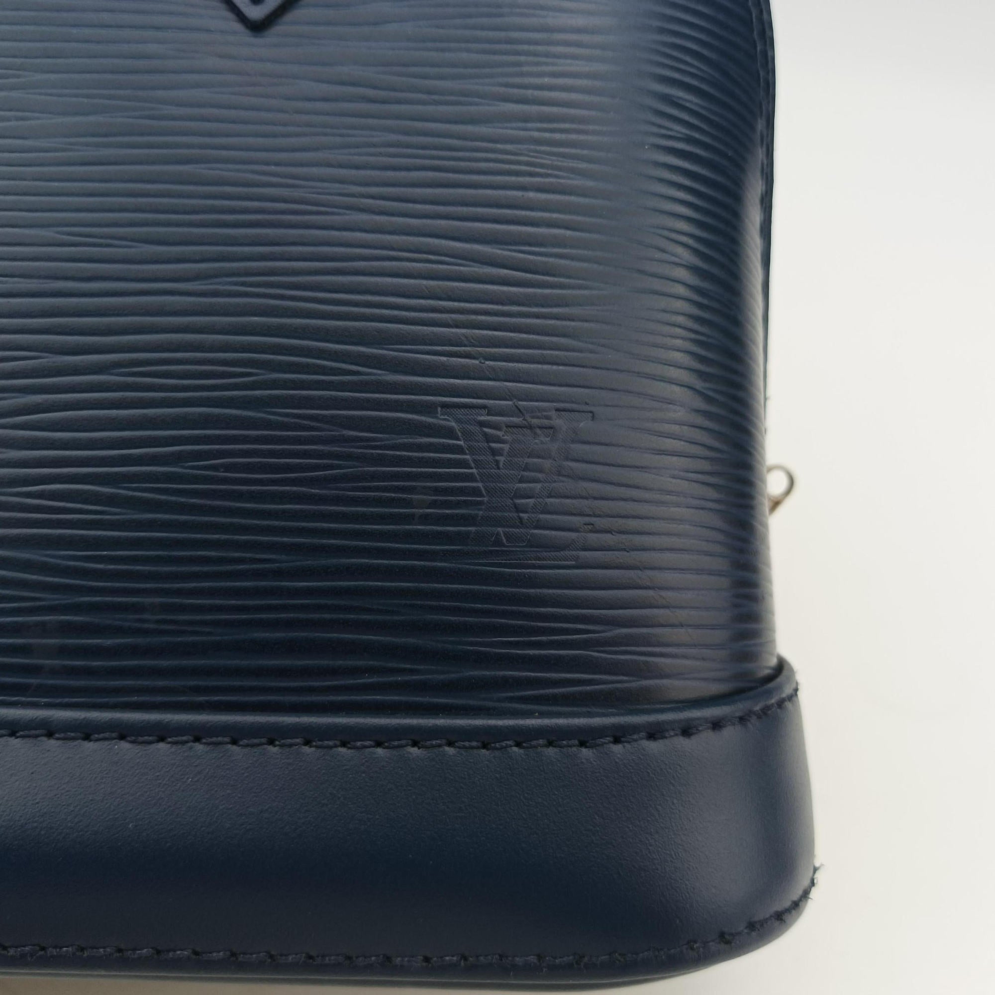 Vintage Louis Vuitton Alma BB navy Epi M40855 shoulderbag | stylenewstar
