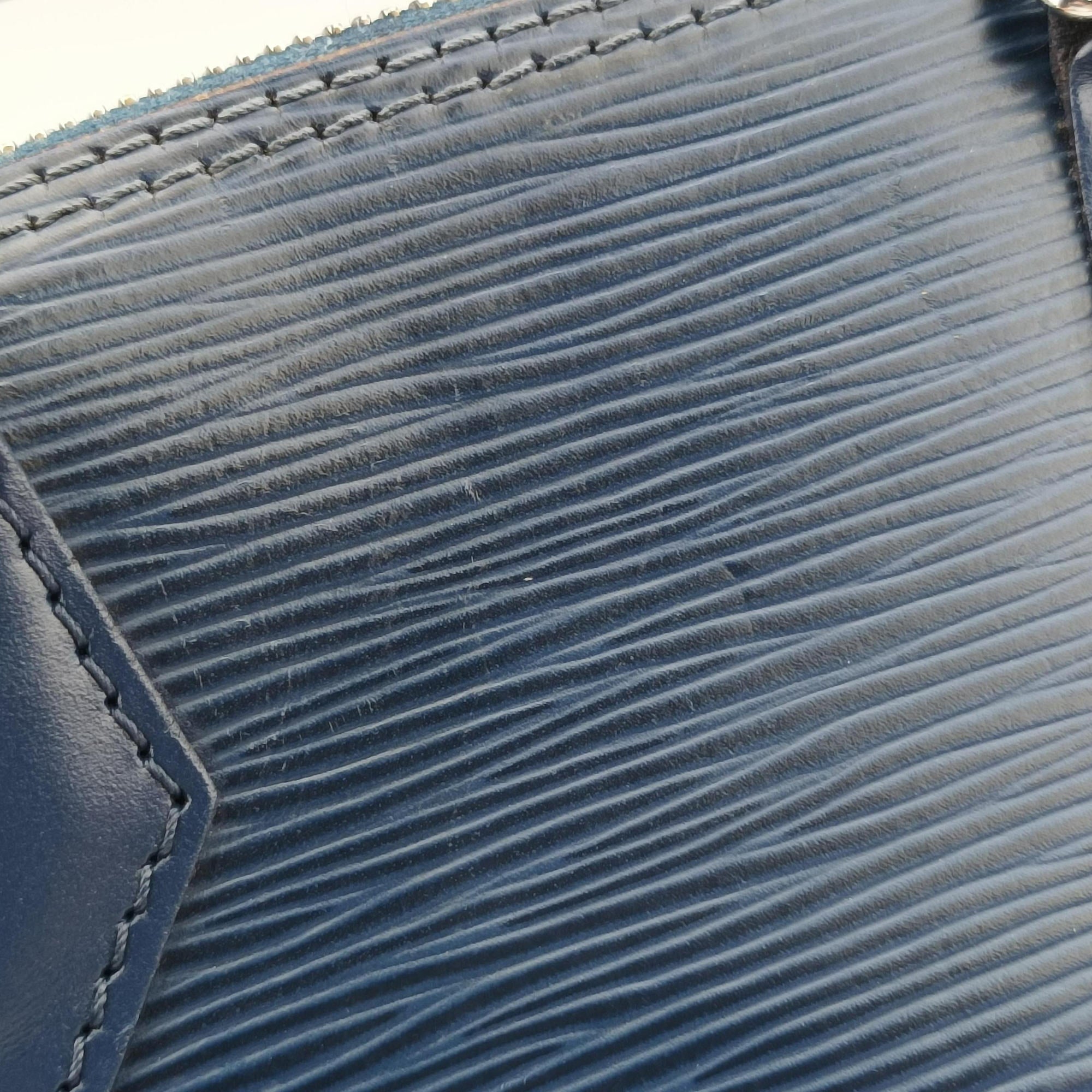 Vintage Louis Vuitton Alma BB navy Epi M40855 shoulderbag | stylenewstar