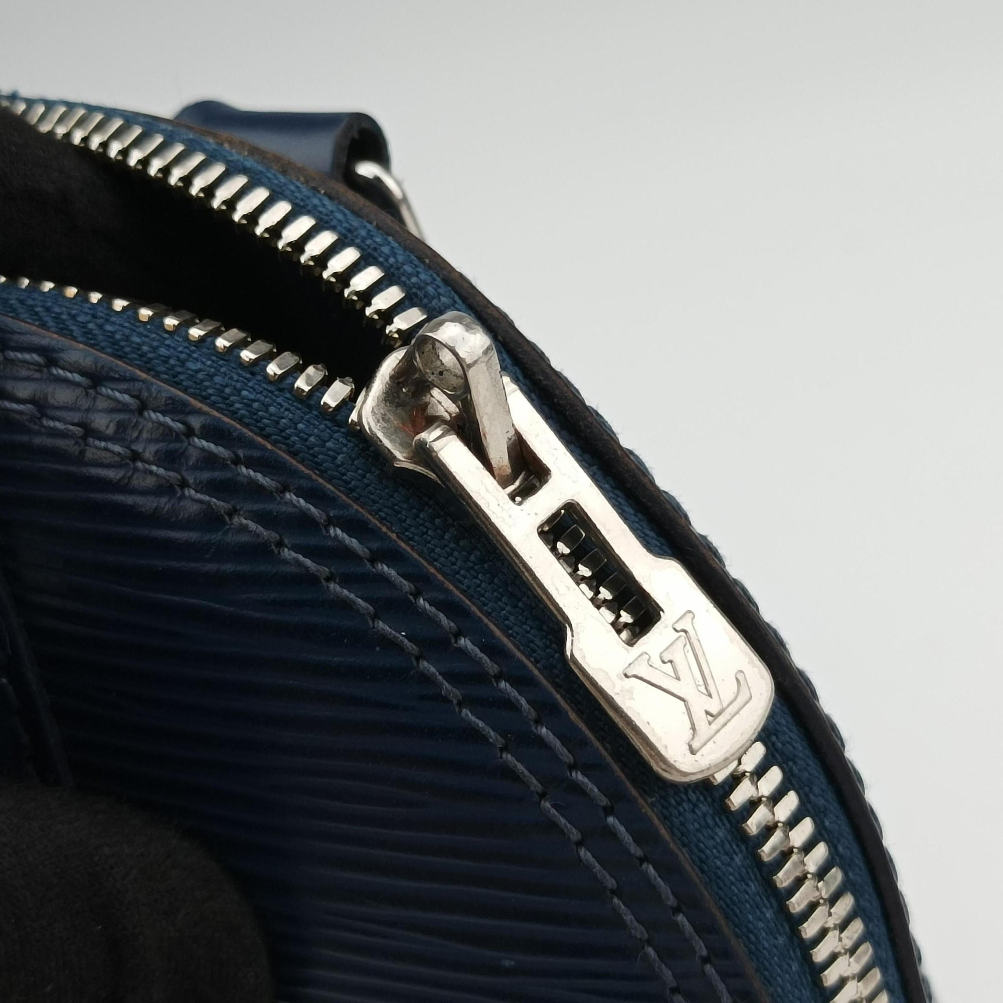Vintage Louis Vuitton Alma BB navy Epi M40855 shoulderbag | stylenewstar