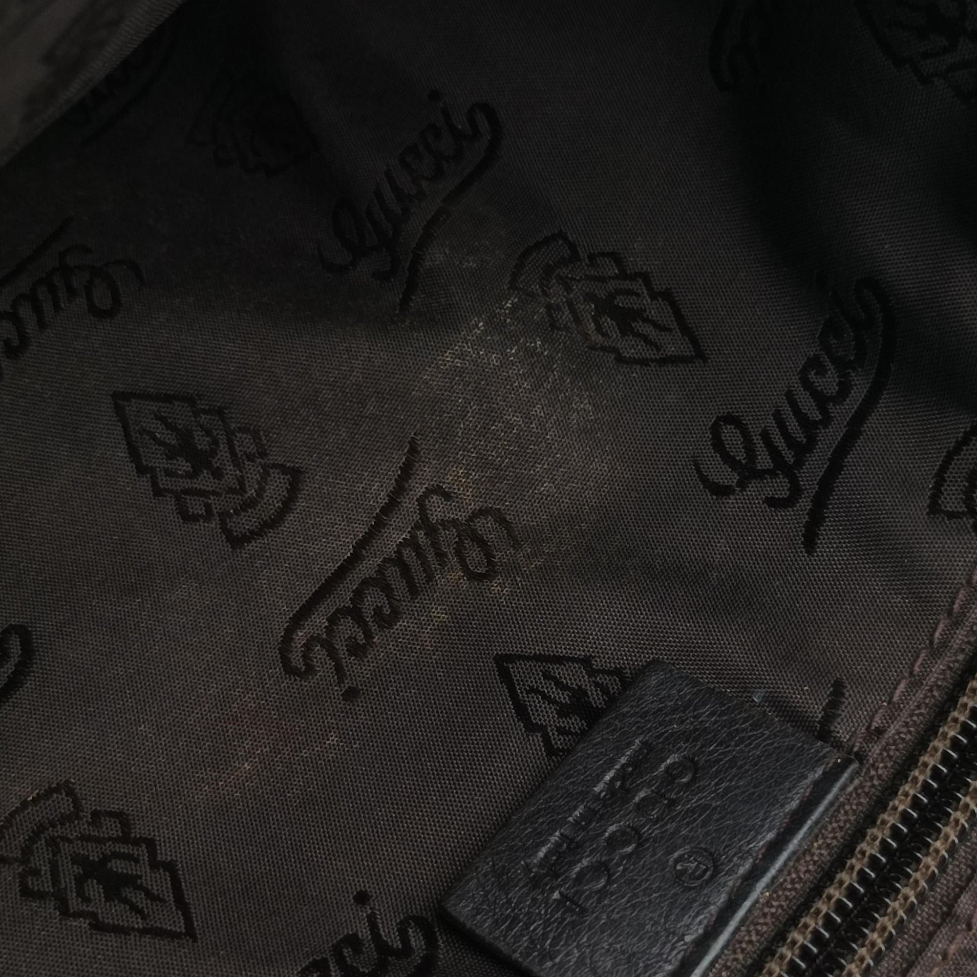 Pre-owned Gucci GG Plus GG Supreme Brown leather 223666 shoulderbag | stylenewstar