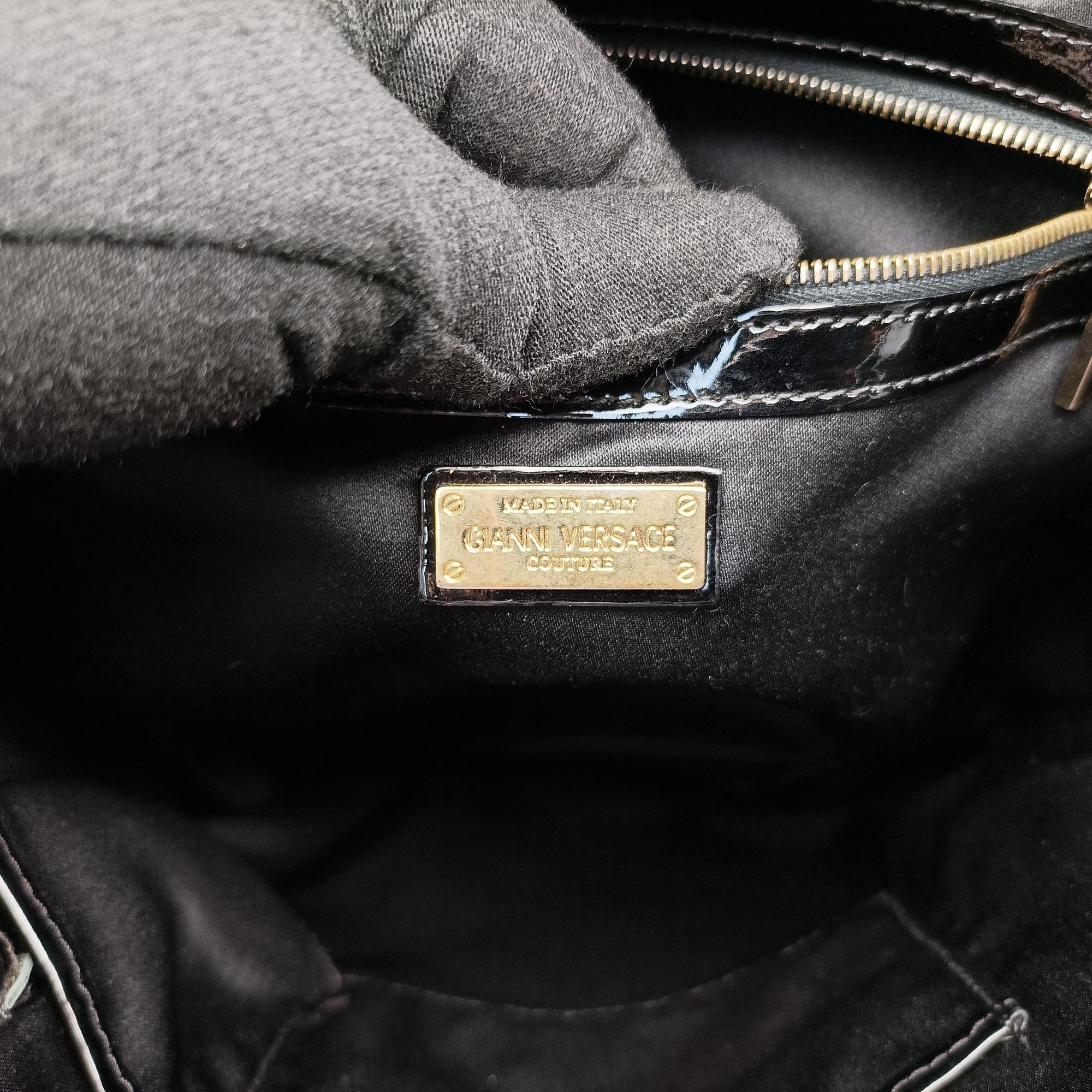 Pre-owned VERSACE Snap Out Of It Black Patent  handbag | stylenewstar