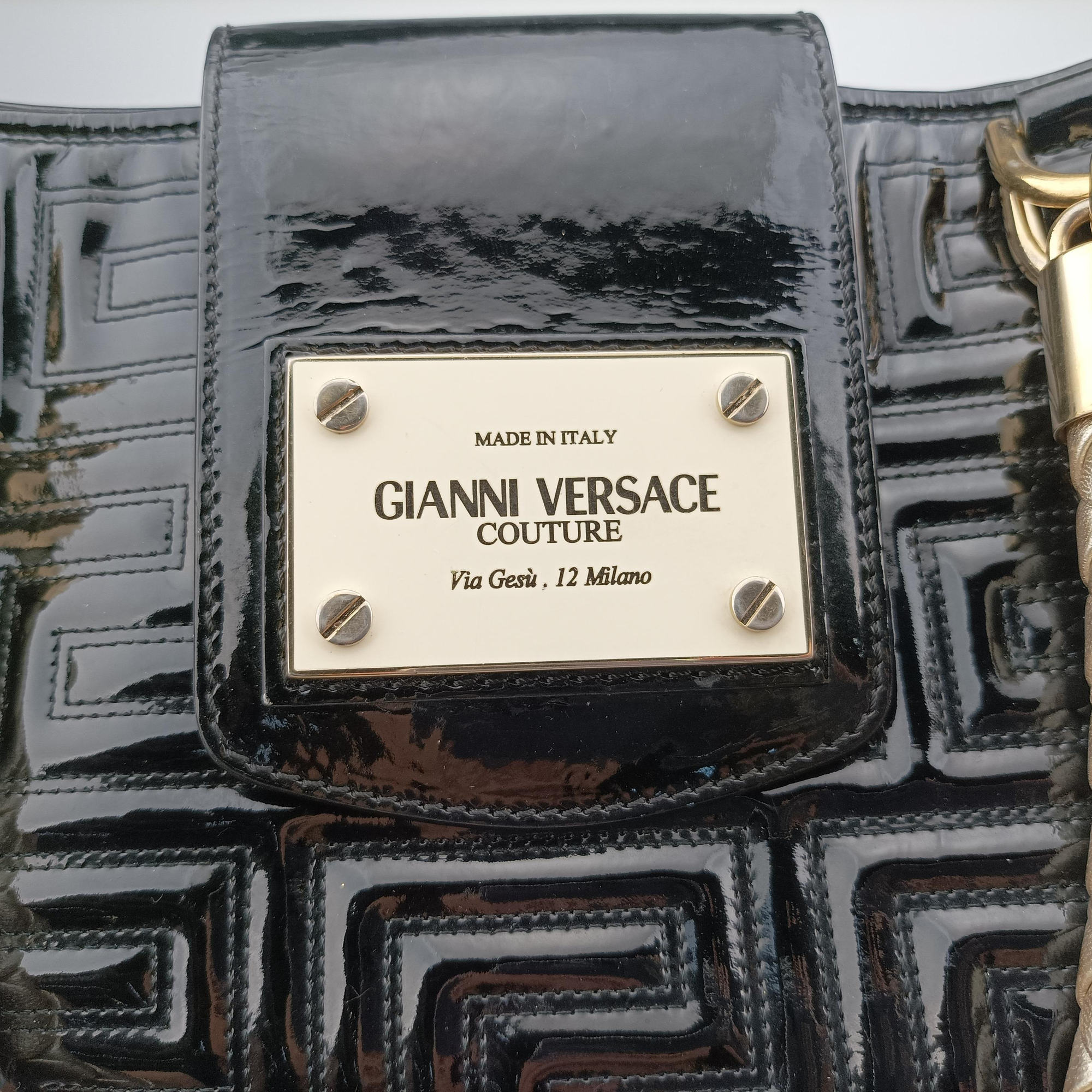 Pre-owned VERSACE Snap Out Of It Black Patent  handbag | stylenewstar