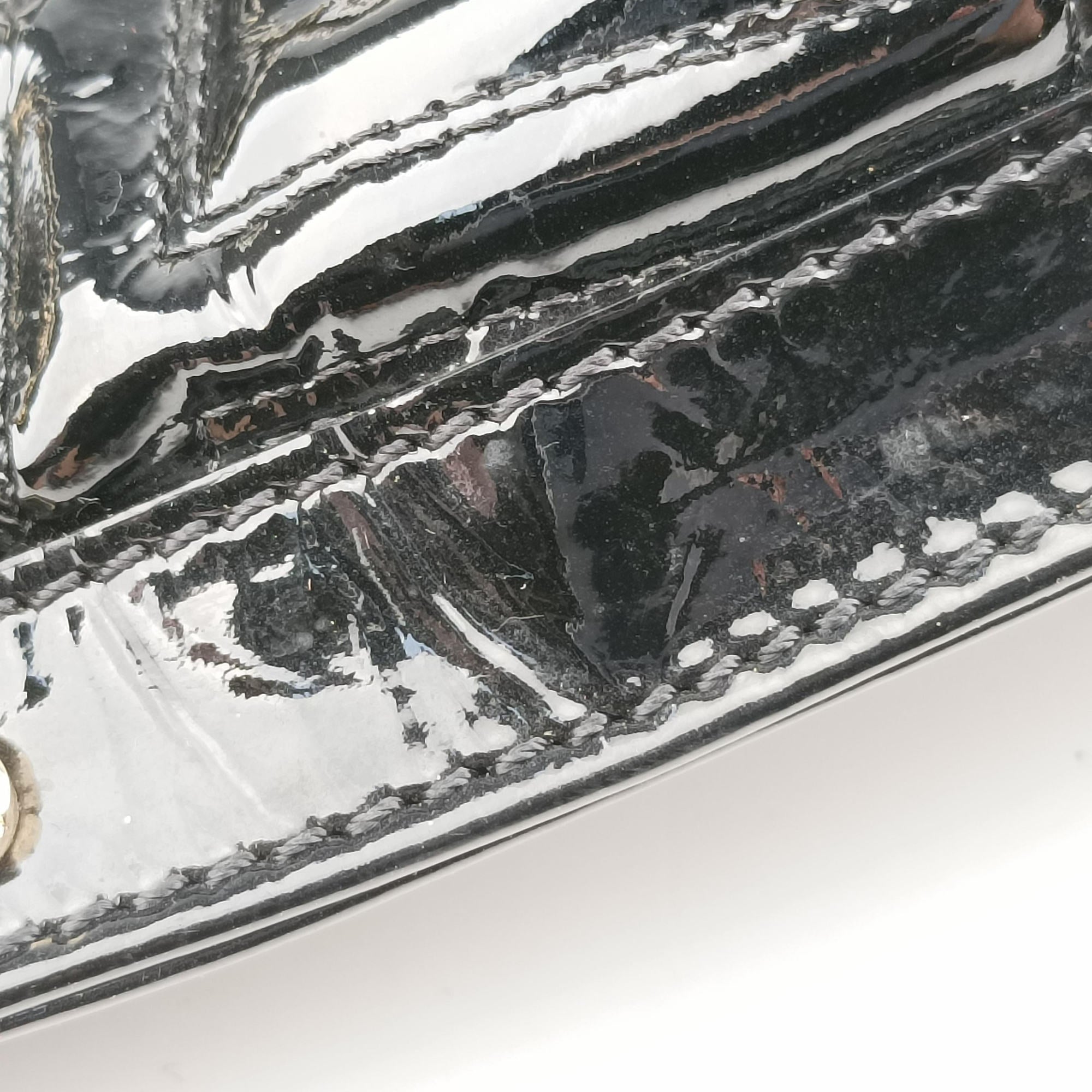 Pre-owned VERSACE Snap Out Of It Black Patent  handbag | stylenewstar