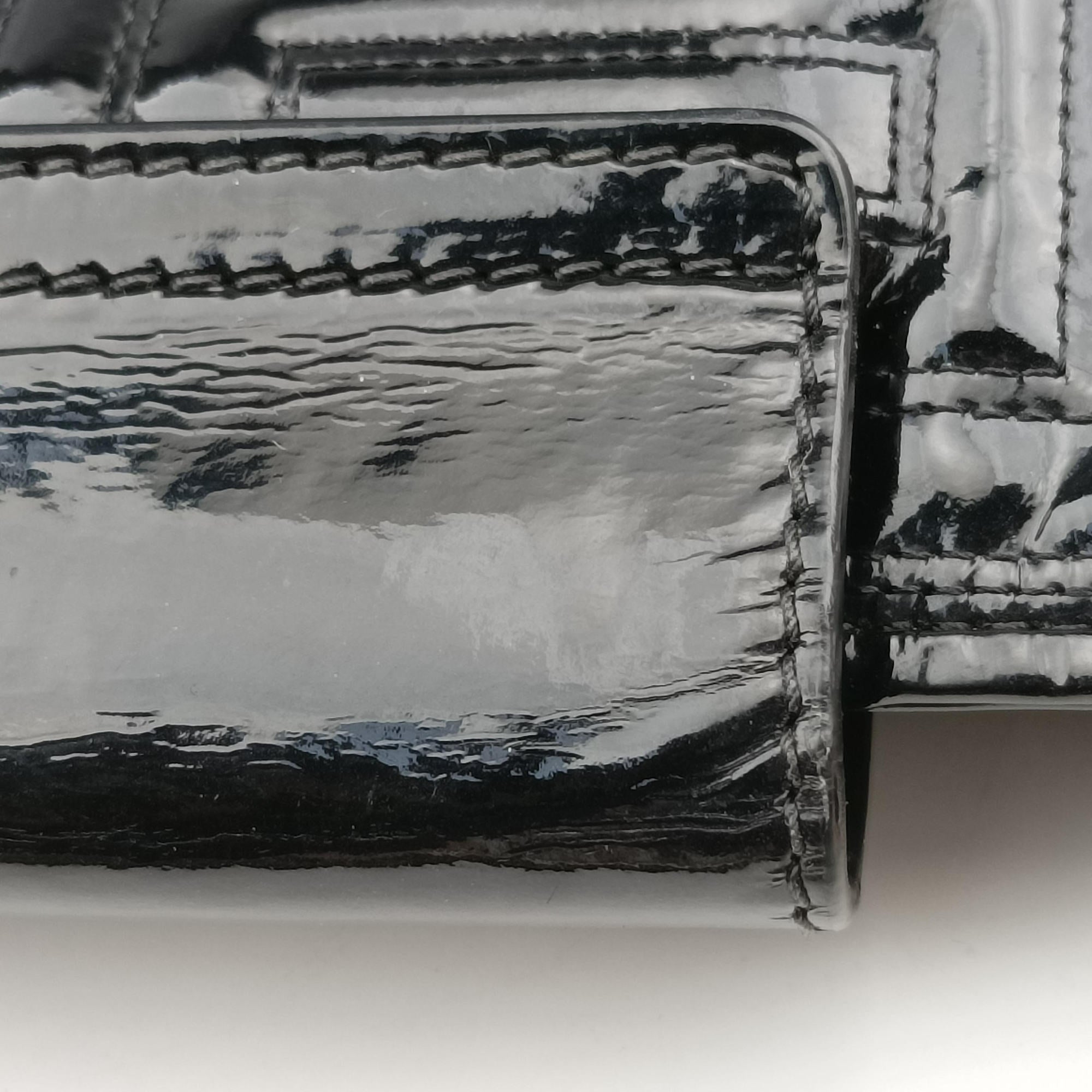 Pre-owned VERSACE Snap Out Of It Black Patent  handbag | stylenewstar
