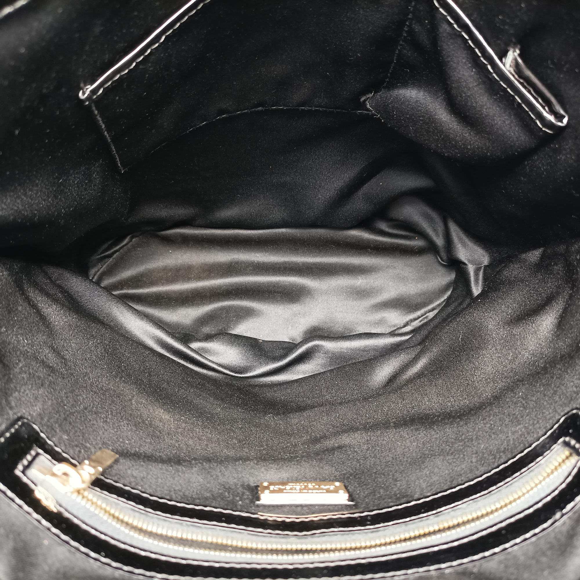 Pre-owned VERSACE Snap Out Of It Black Patent  handbag | stylenewstar