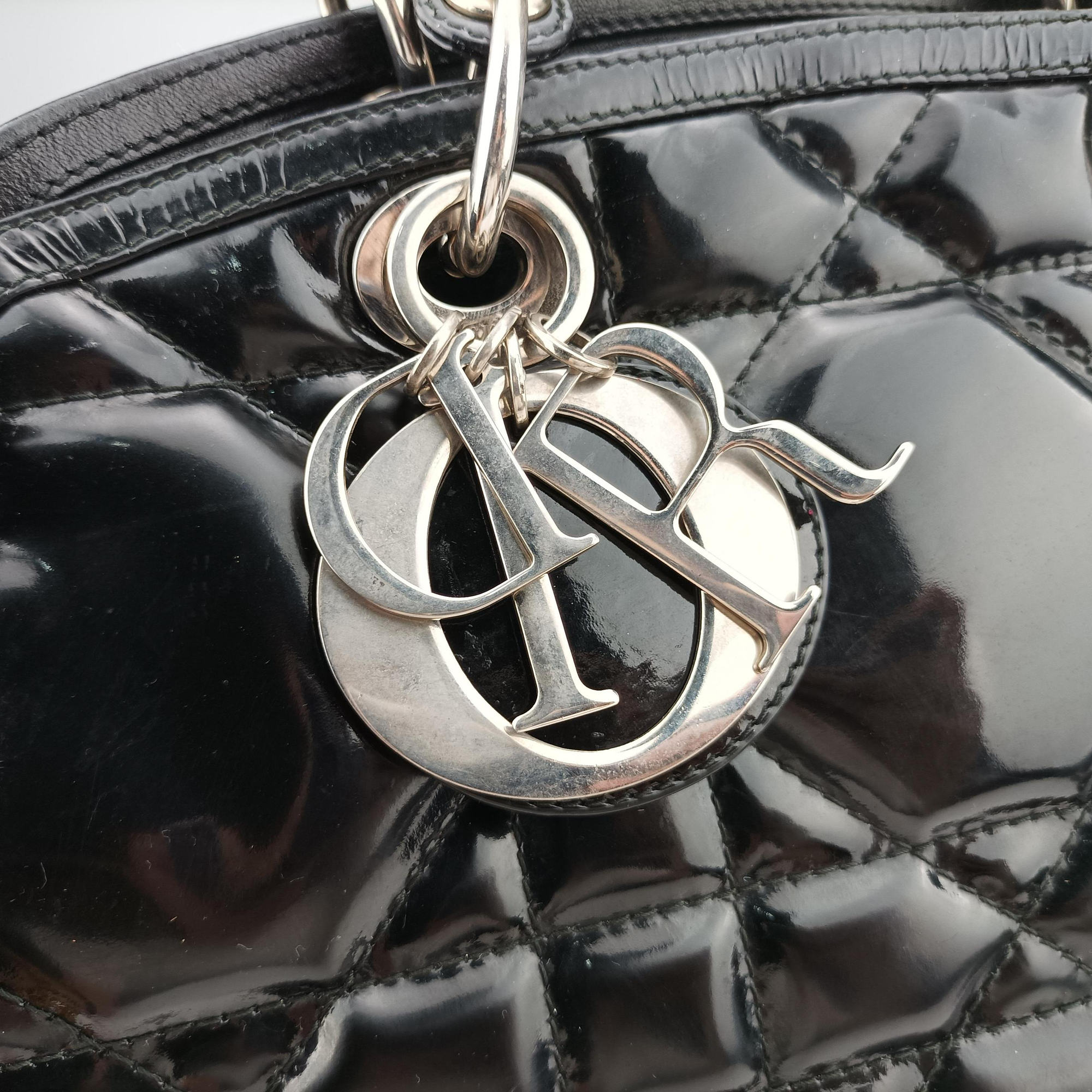 Pre-owned Christian Dior granville Black Enamel  shoulderbag | stylenewstar