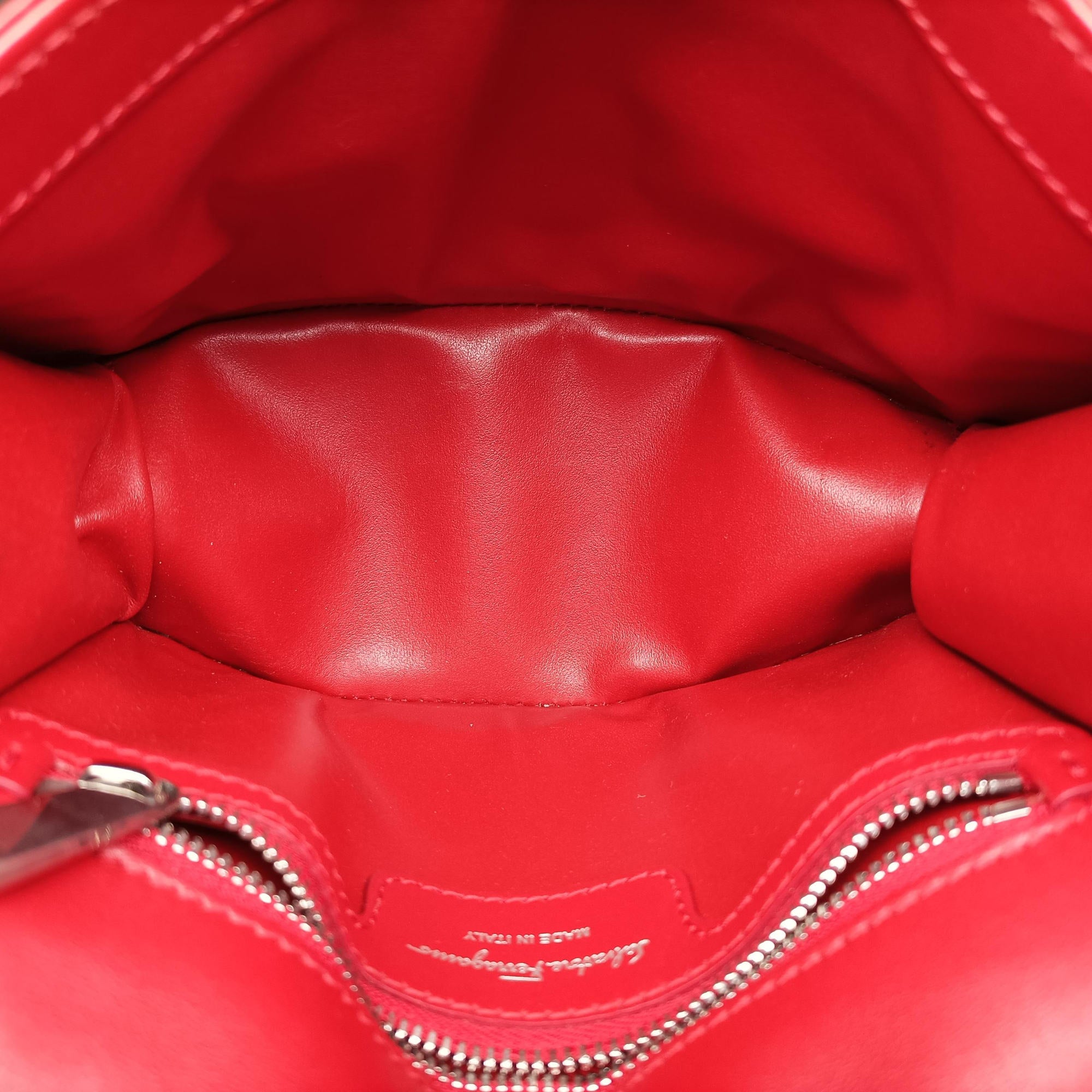 Vintage Ferragamo Gancino Red velour  shoulderbag | stylenewstar