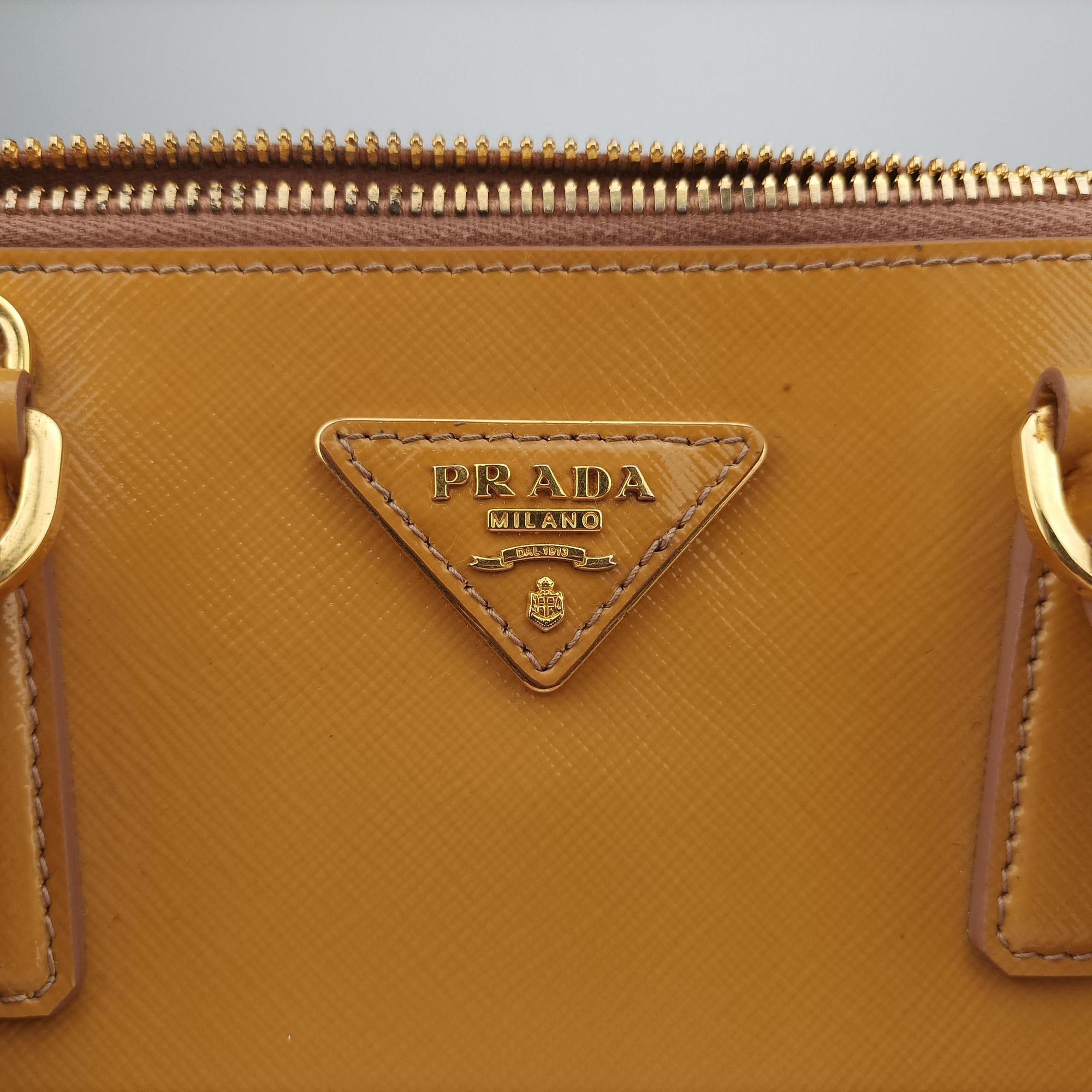 Pre-owned Prada Pyramid Camel Patent BL0808 shoulderbag | stylenewstar
