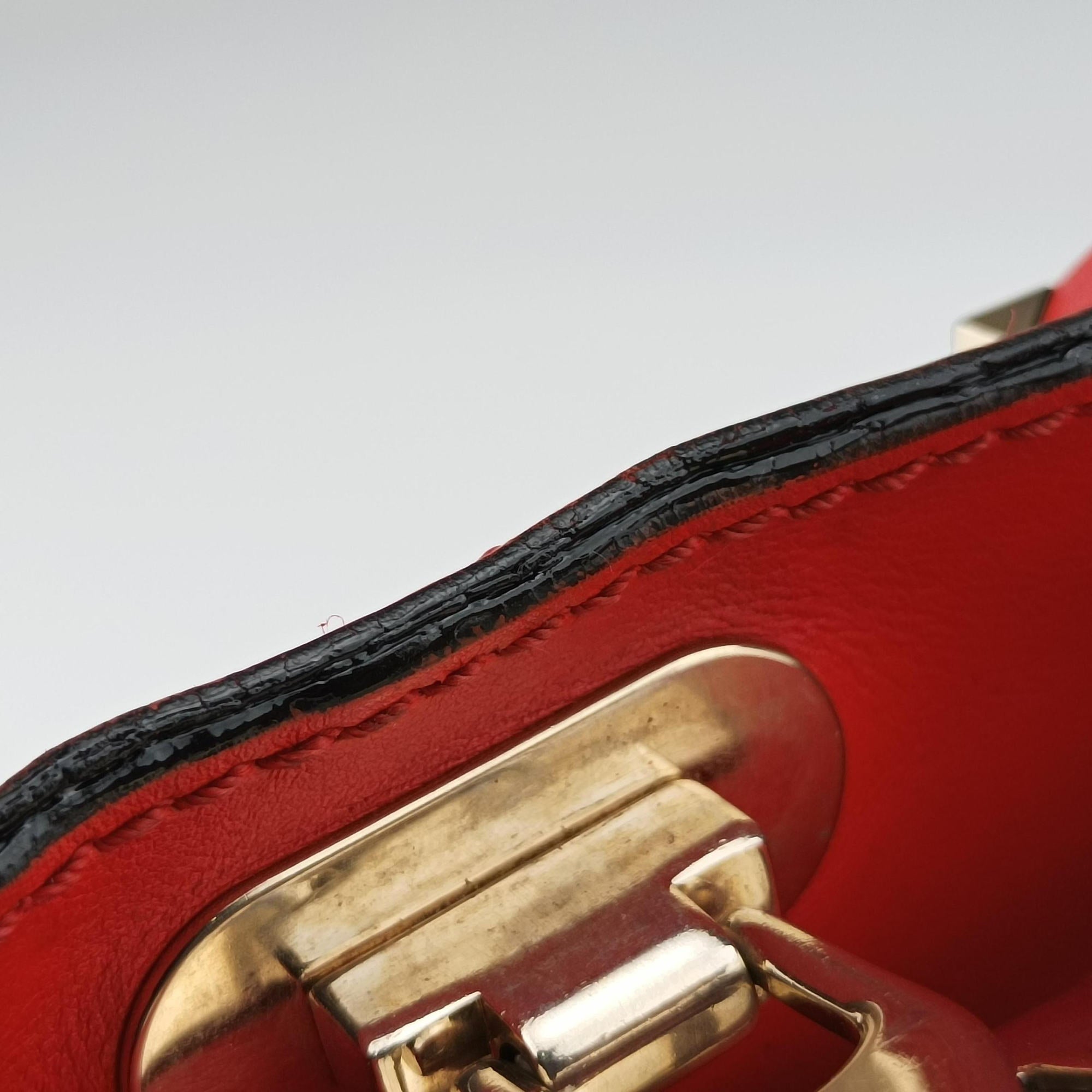 Secondhand Valentino Rockstud Red Leather  shoulderbag | stylenewstar