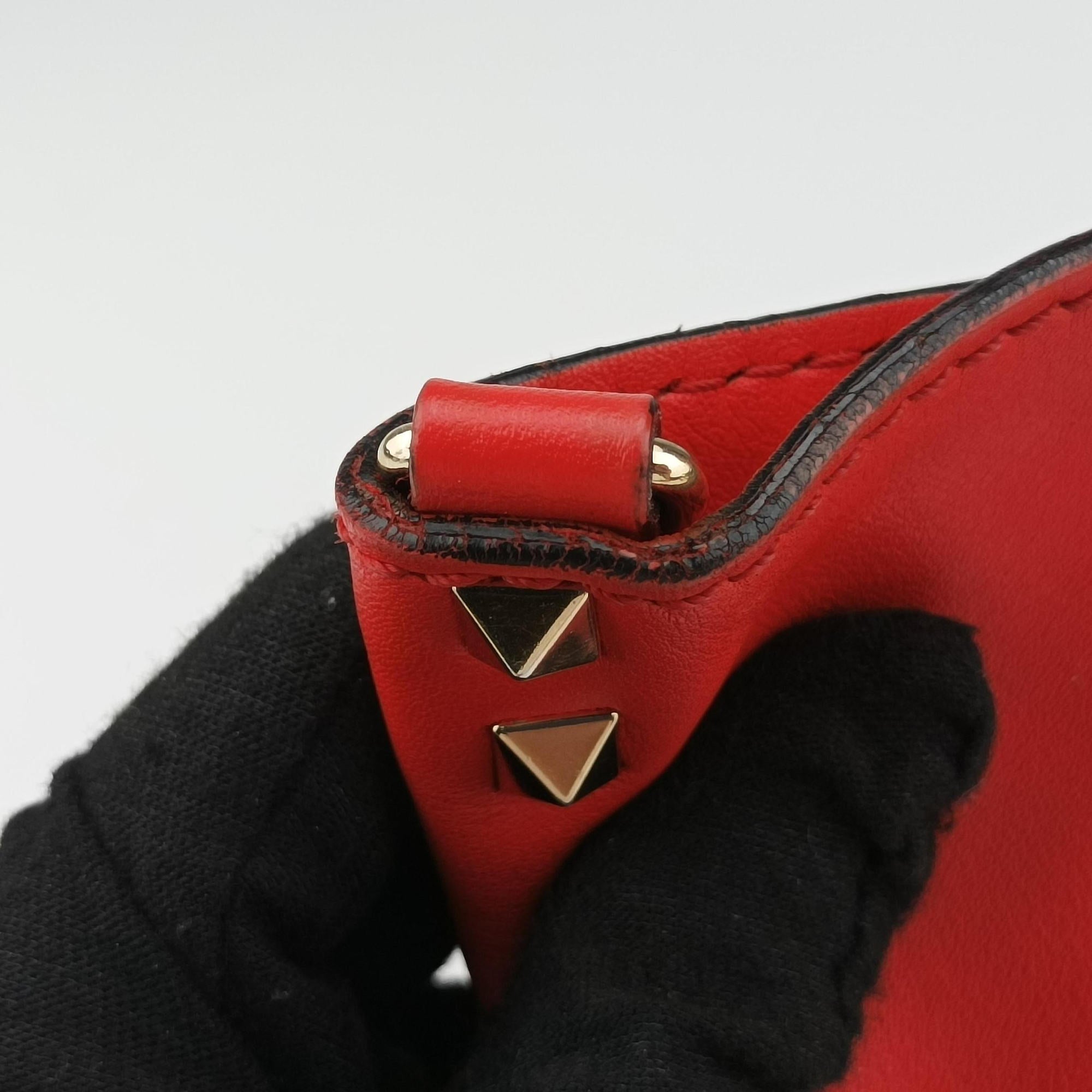 Secondhand Valentino Rockstud Red Leather  shoulderbag | stylenewstar