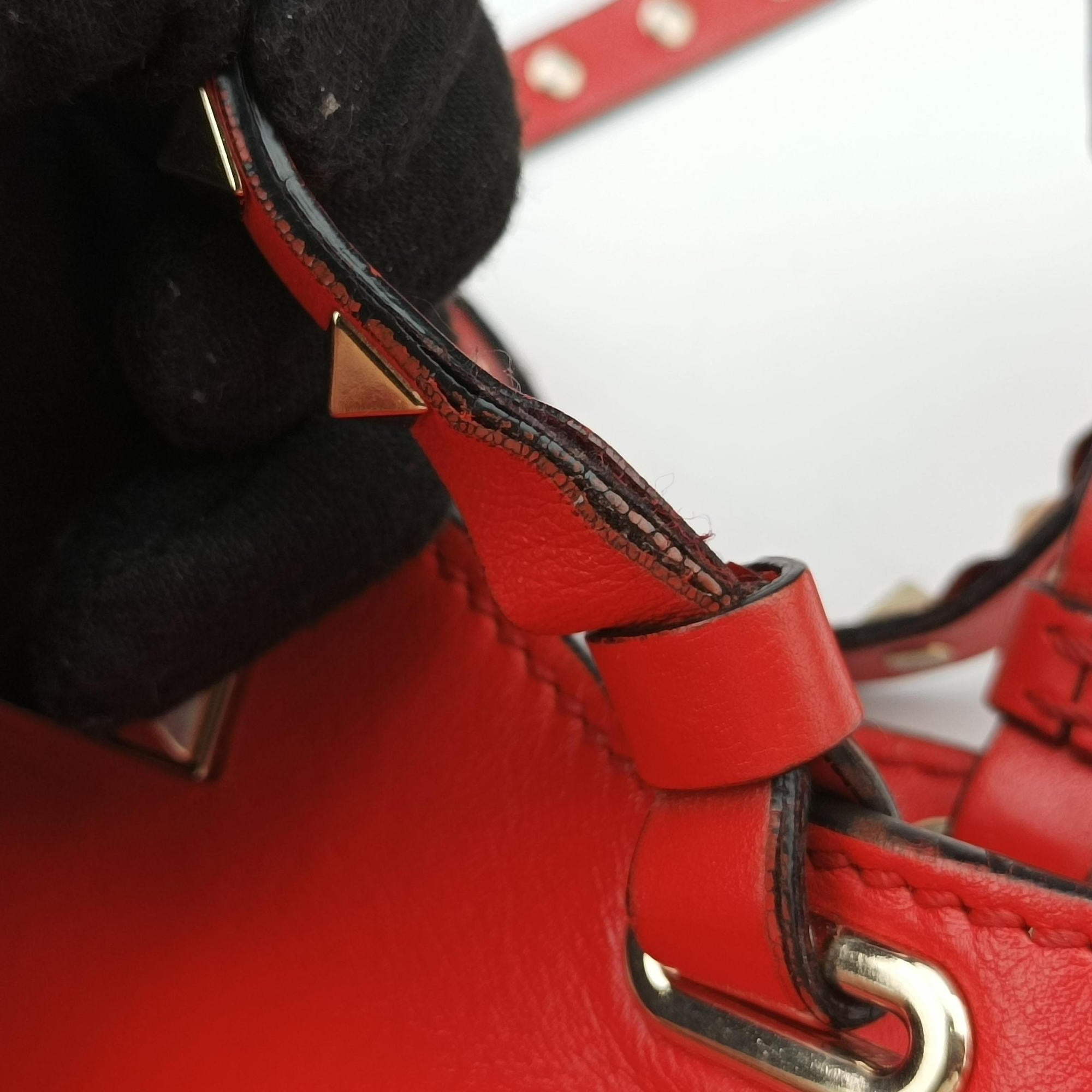 Secondhand Valentino Rockstud Red Leather  shoulderbag | stylenewstar