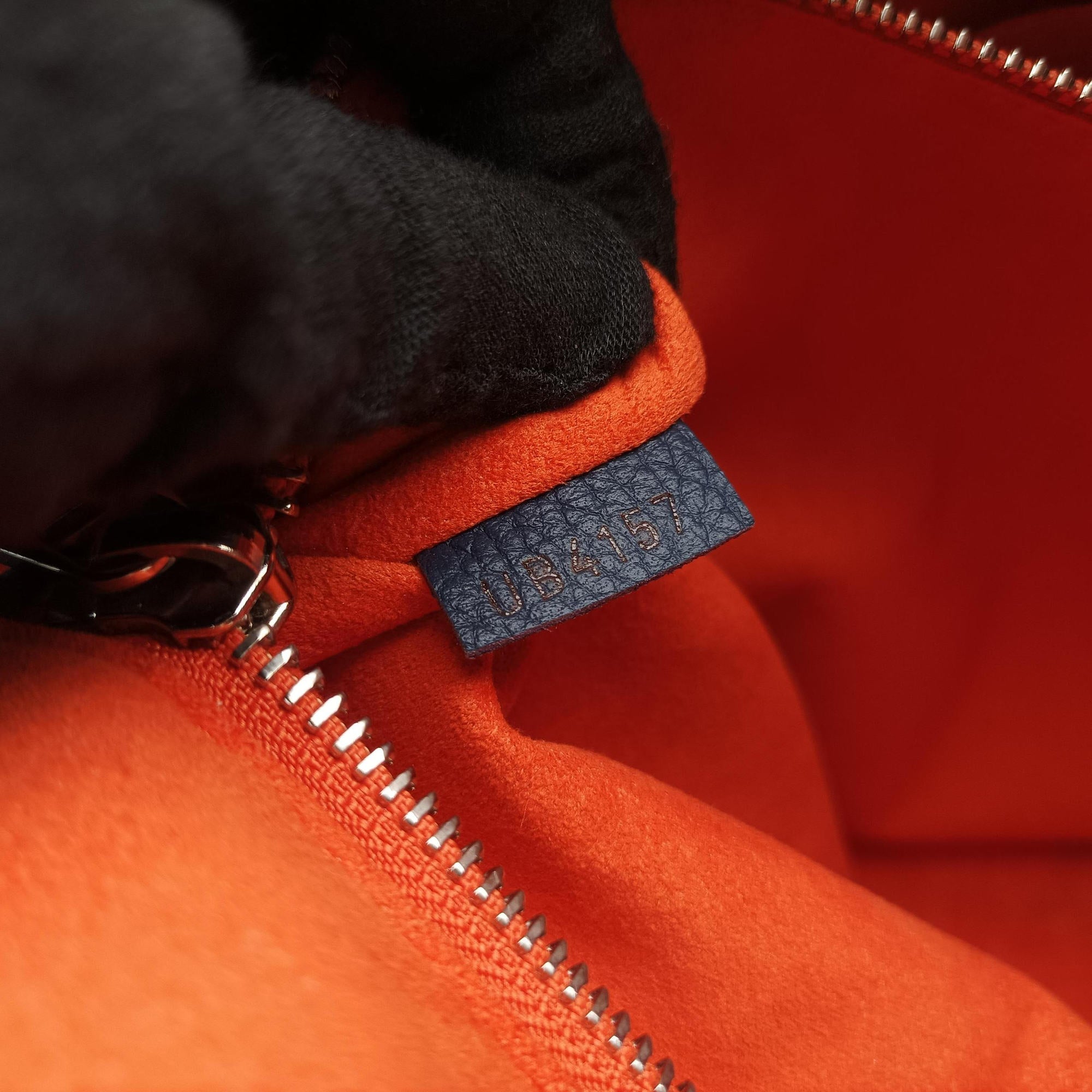 Secondhand Louis Vuitton Armand Briefcase MM Navy Taurillon leather M54380 shoulderbag | stylenewstar
