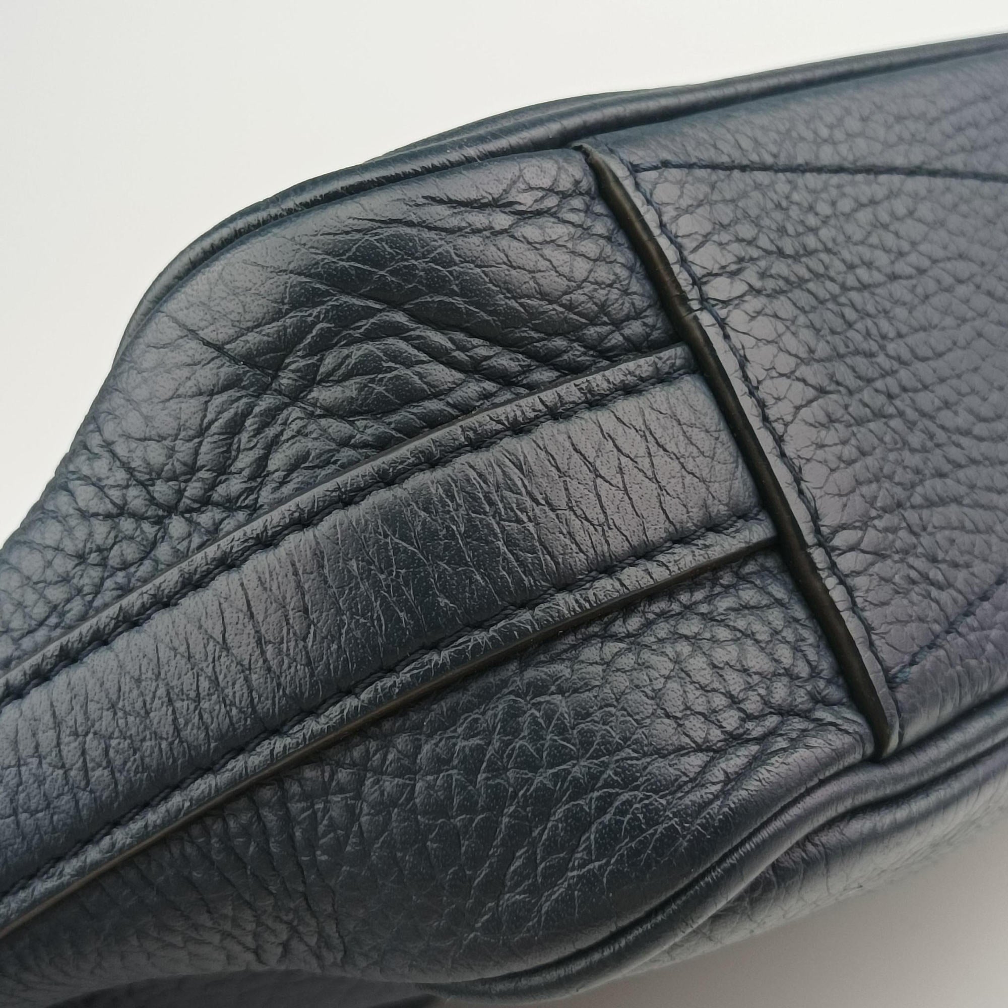 Secondhand Louis Vuitton Armand Briefcase MM Navy Taurillon leather M54380 shoulderbag | stylenewstar