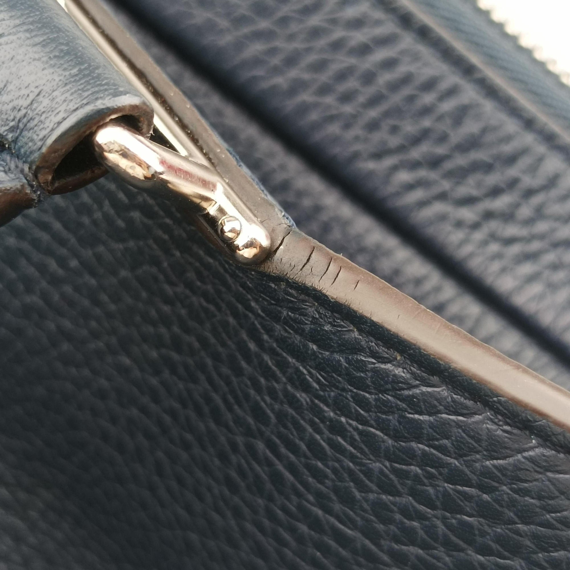 Secondhand Louis Vuitton Armand Briefcase MM Navy Taurillon leather M54380 shoulderbag | stylenewstar