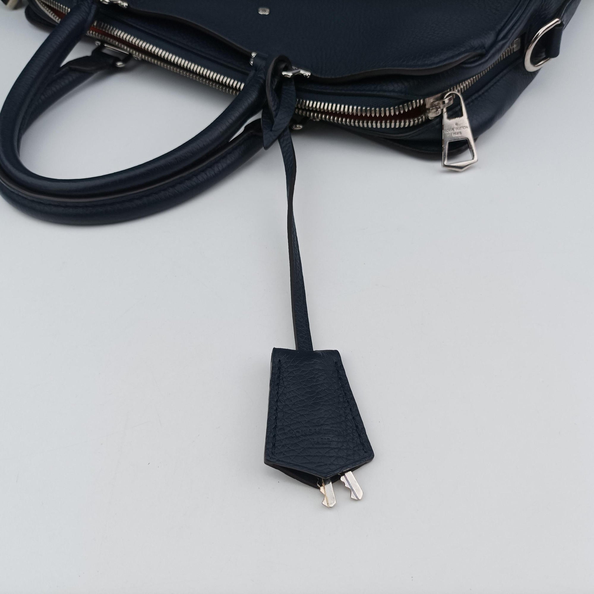 Secondhand Louis Vuitton Armand Briefcase MM Navy Taurillon leather M54380 shoulderbag | stylenewstar