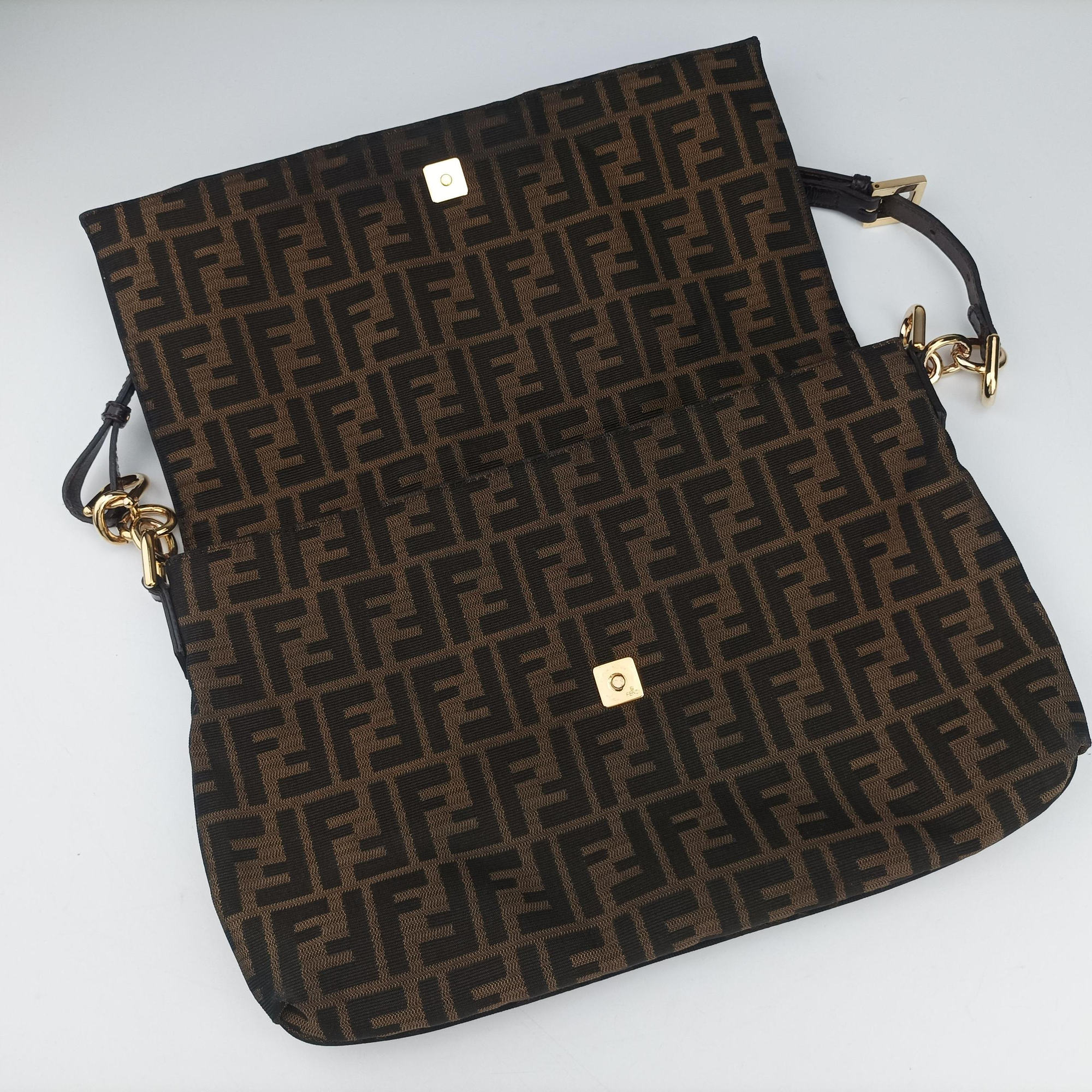 Secondhand Fendi Mia Flap Brown canvas 8BT163 shoulderbag | stylenewstar