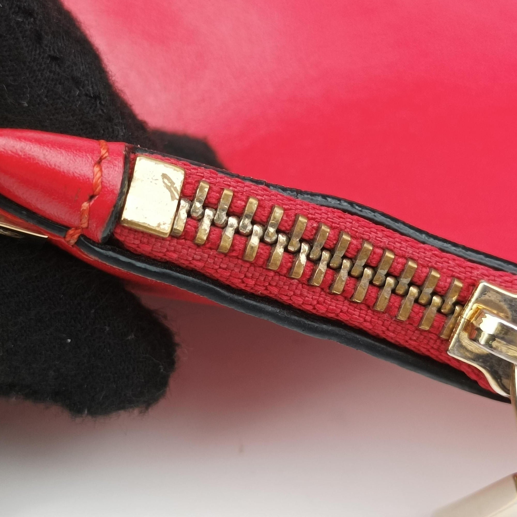 Pre-owned VERSACE La Medusa Red Leather  shoulderbag | stylenewstar