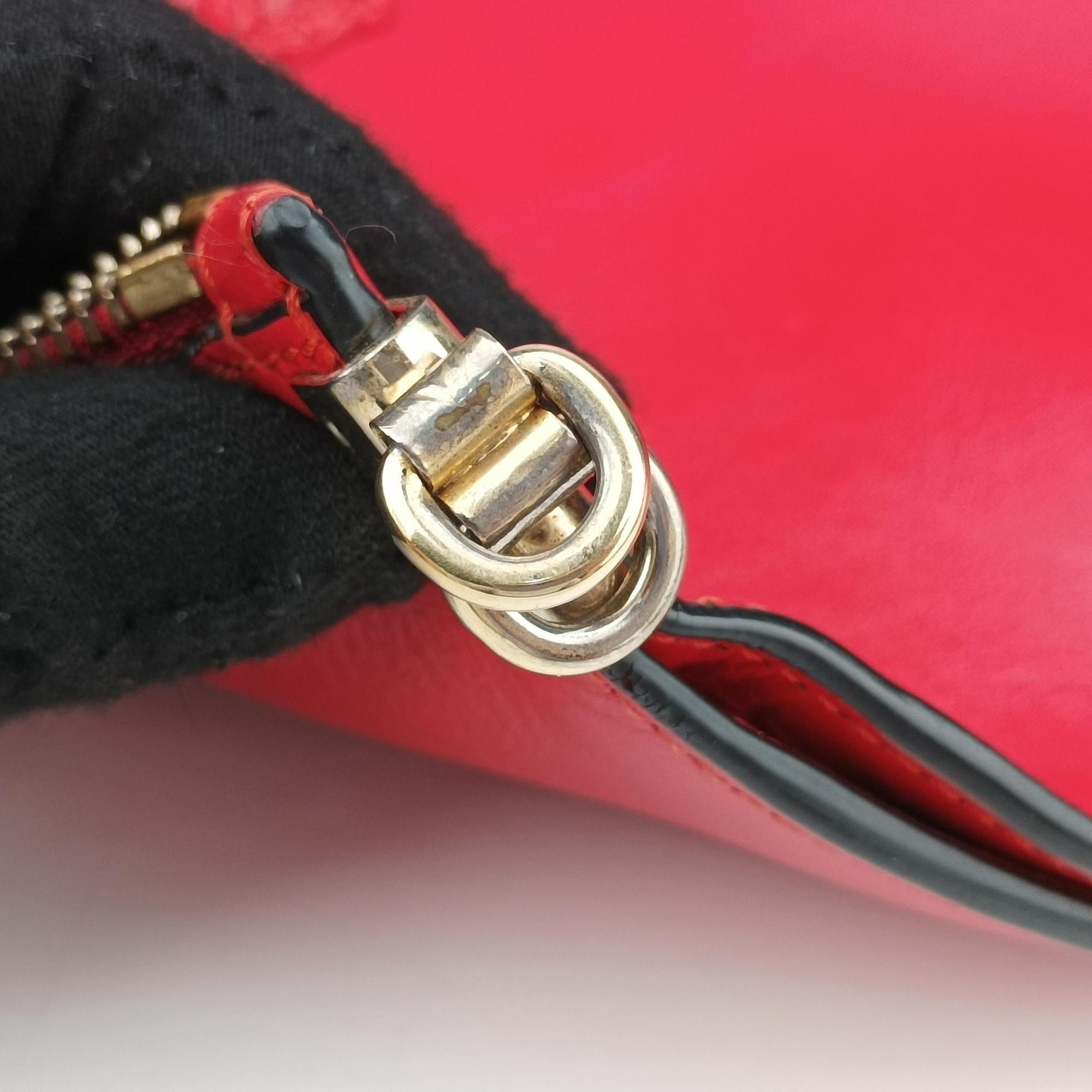 Pre-owned VERSACE La Medusa Red Leather  shoulderbag | stylenewstar