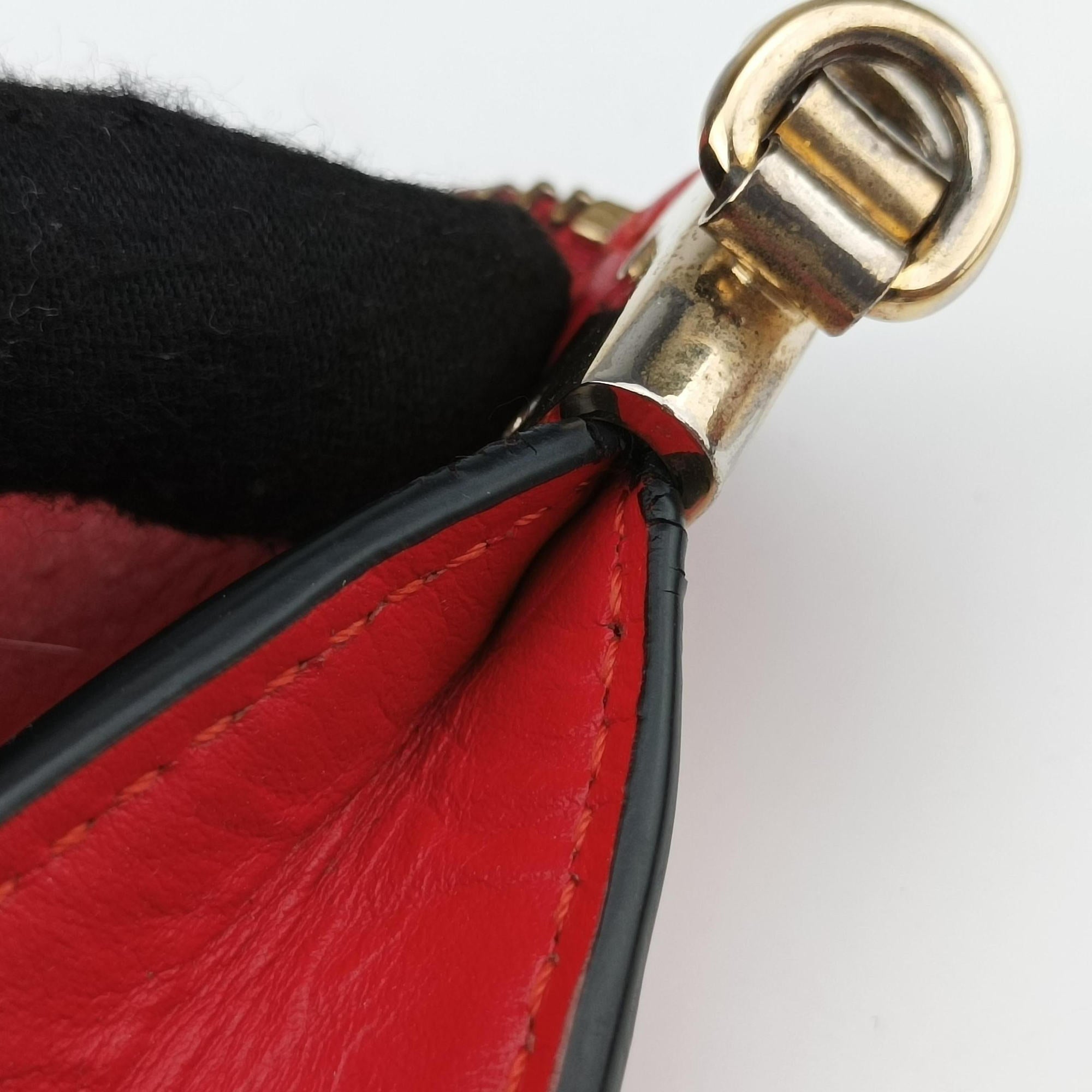 Pre-owned VERSACE La Medusa Red Leather  shoulderbag | stylenewstar