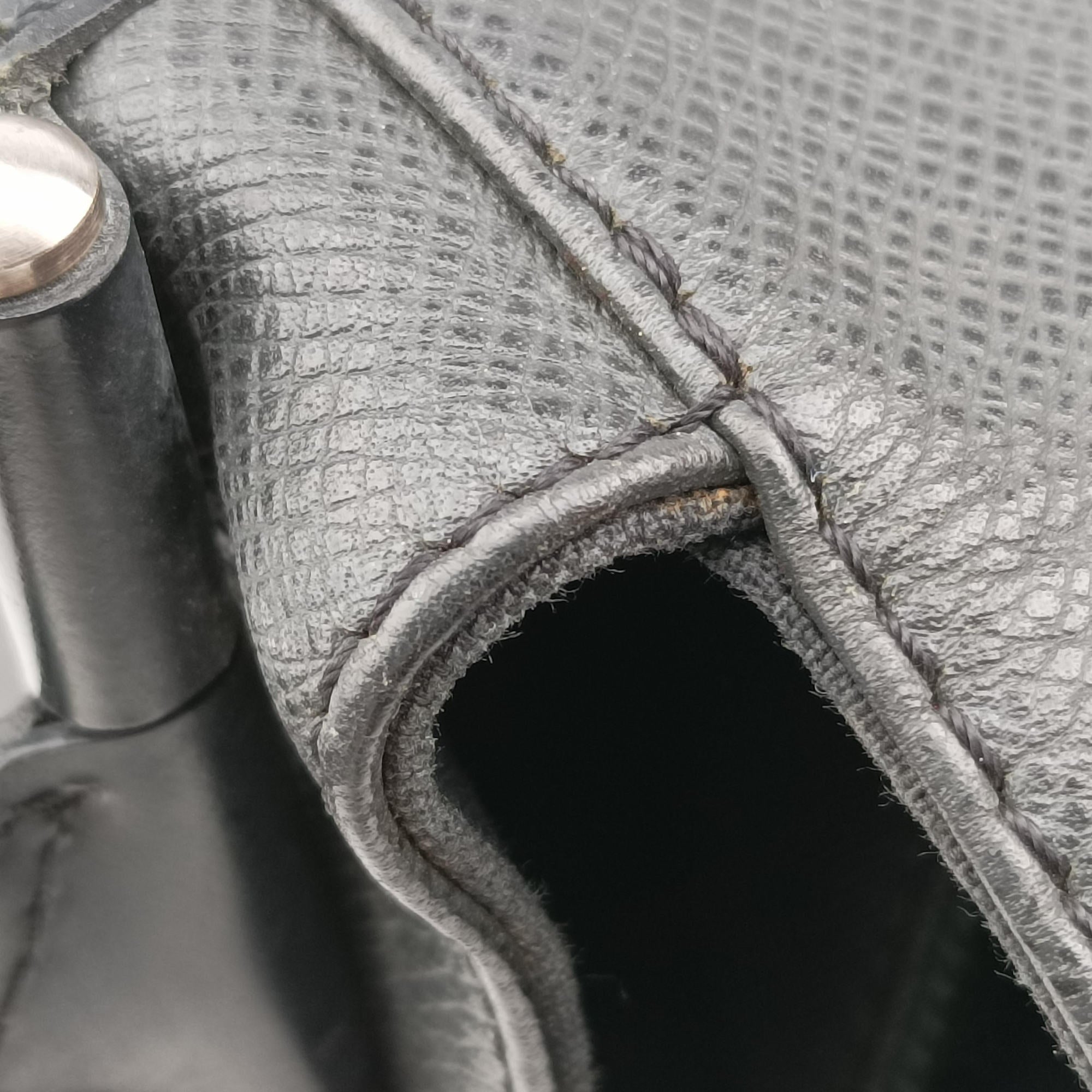 Secondhand Louis Vuitton Viktor Ardoise Taiga M30142 shoulderbag | stylenewstar