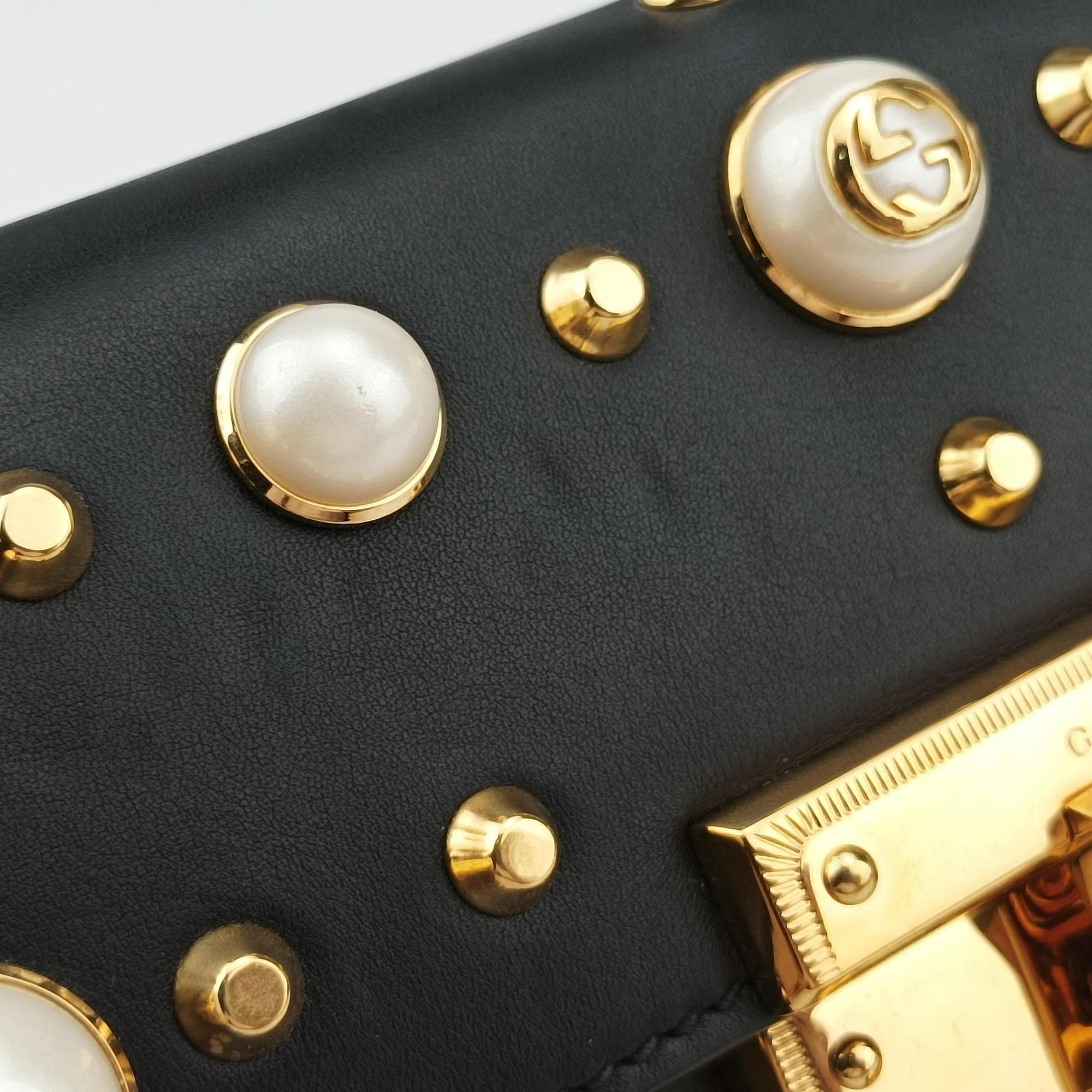 Secondhand Gucci Padlock Black Leather 432182 shoulderbag | stylenewstar