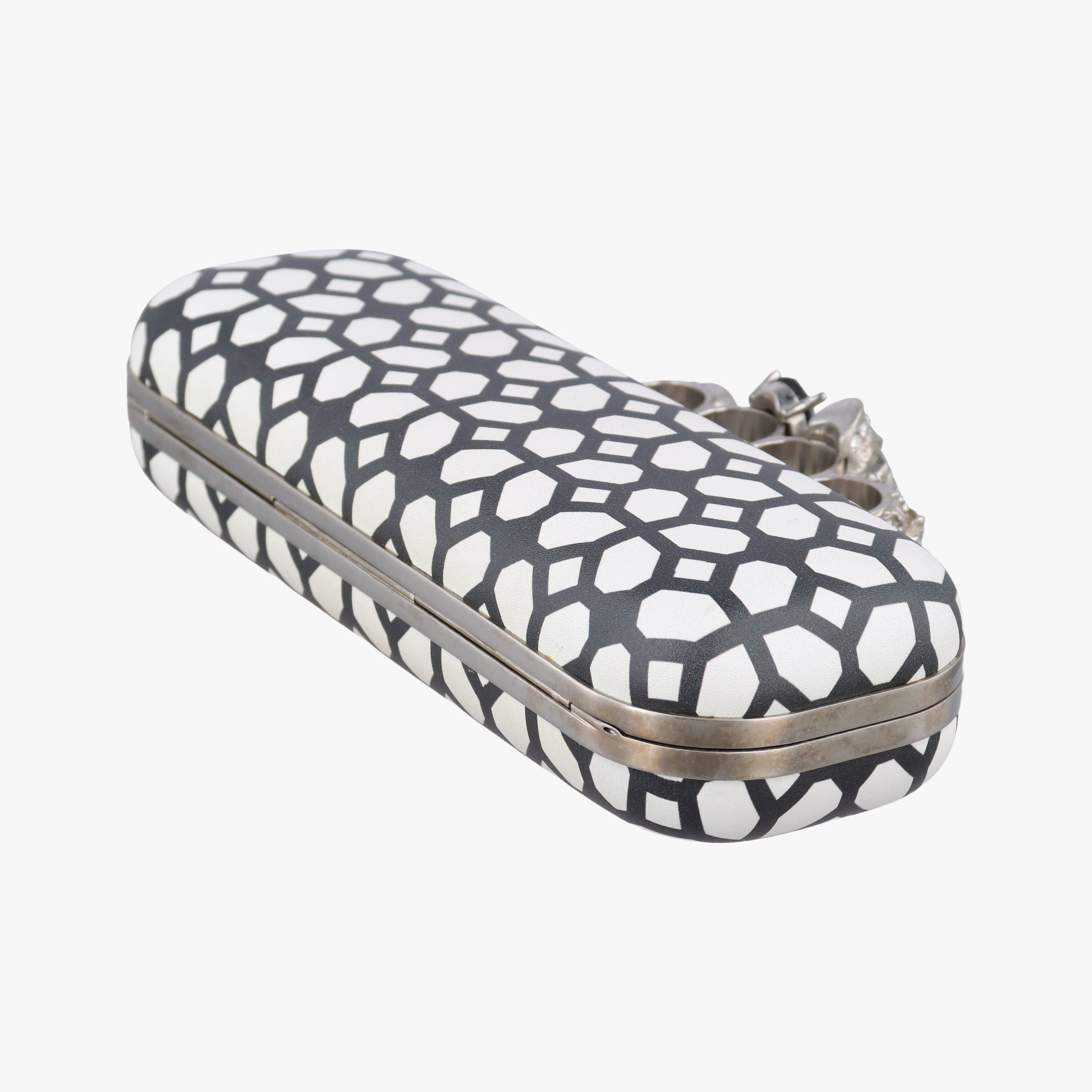 Pre-owned Alexander McQueen Four Ring White × Black Leather  clutchbag | stylenewstar