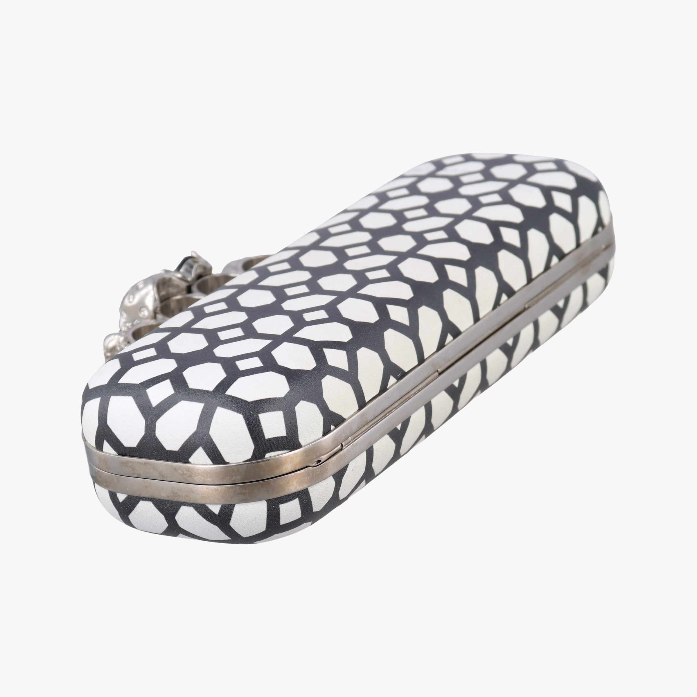 Pre-owned Alexander McQueen Four Ring White × Black Leather  clutchbag | stylenewstar