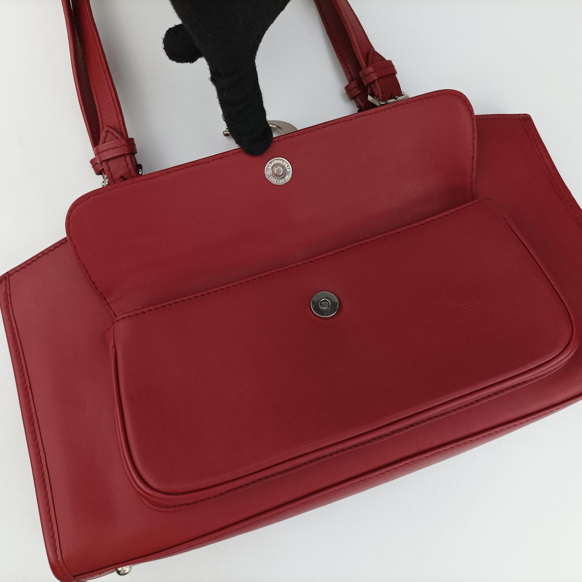Pre-owned Christian Dior D charm Red Leather  handbag | stylenewstar
