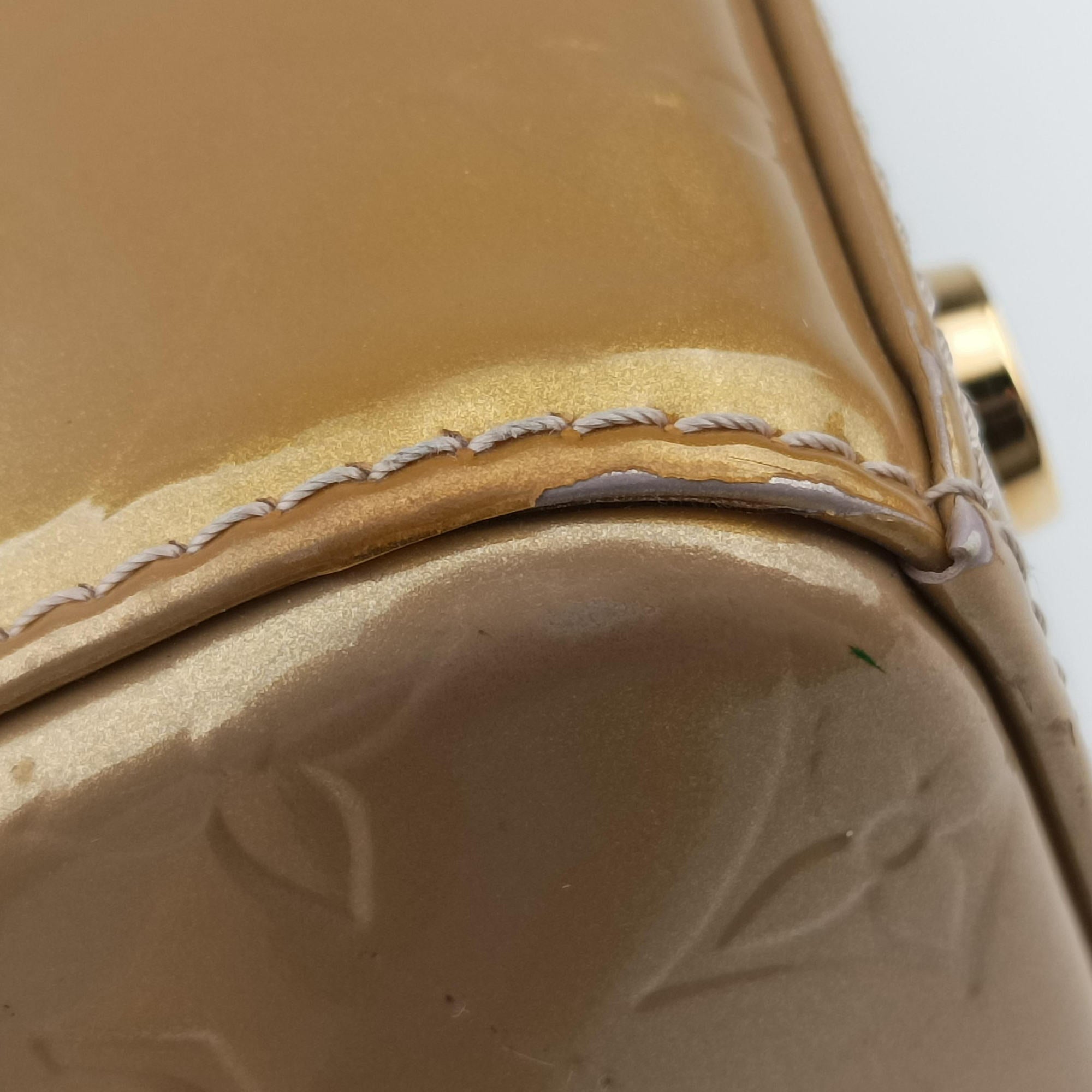Secondhand Louis Vuitton Brea MM Beige Poodle Vernis M91755 shoulderbag | stylenewstar