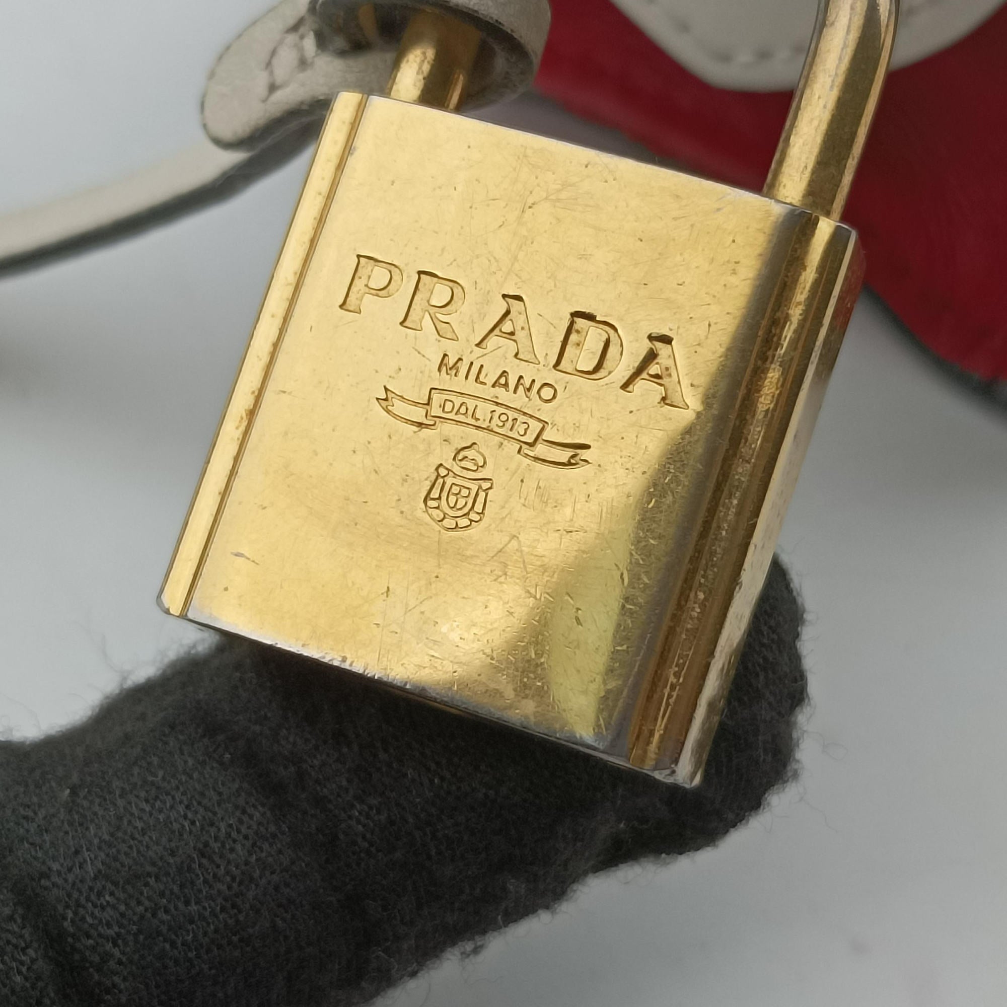 Pre-owned Prada lip print Esplanade Red×white Leather 1BH043 shoulderbag | stylenewstar