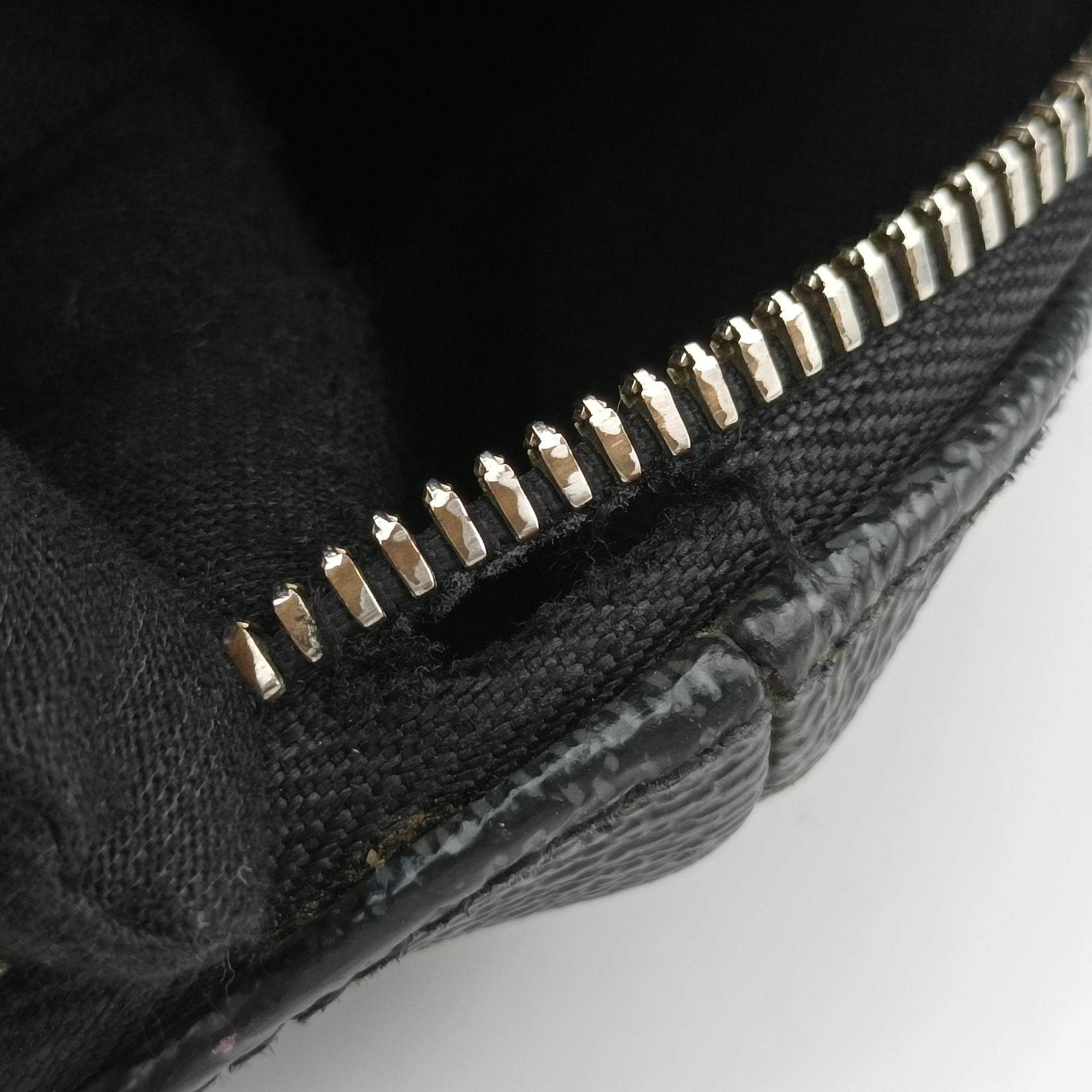 Secondhand Louis Vuitton Porte Documents Jour Noir Damier Graphite N48224 handbag | stylenewstar