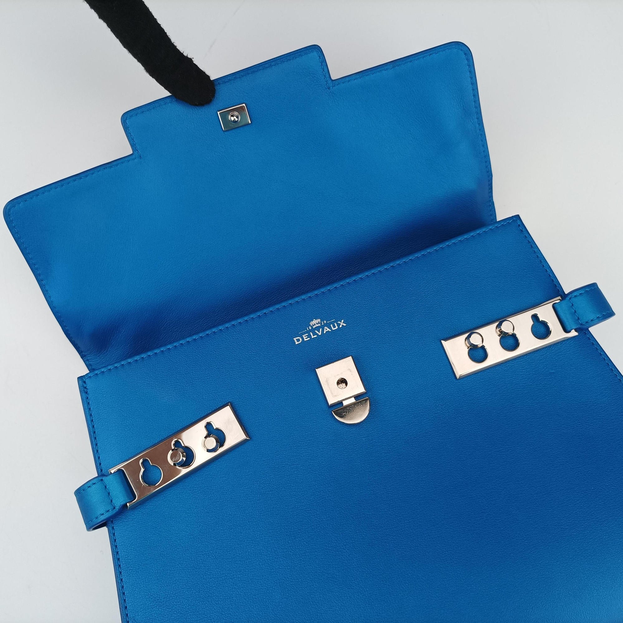 Pre-owned Delvaux Tan pete Blue Leather  shoulderbag | stylenewstar