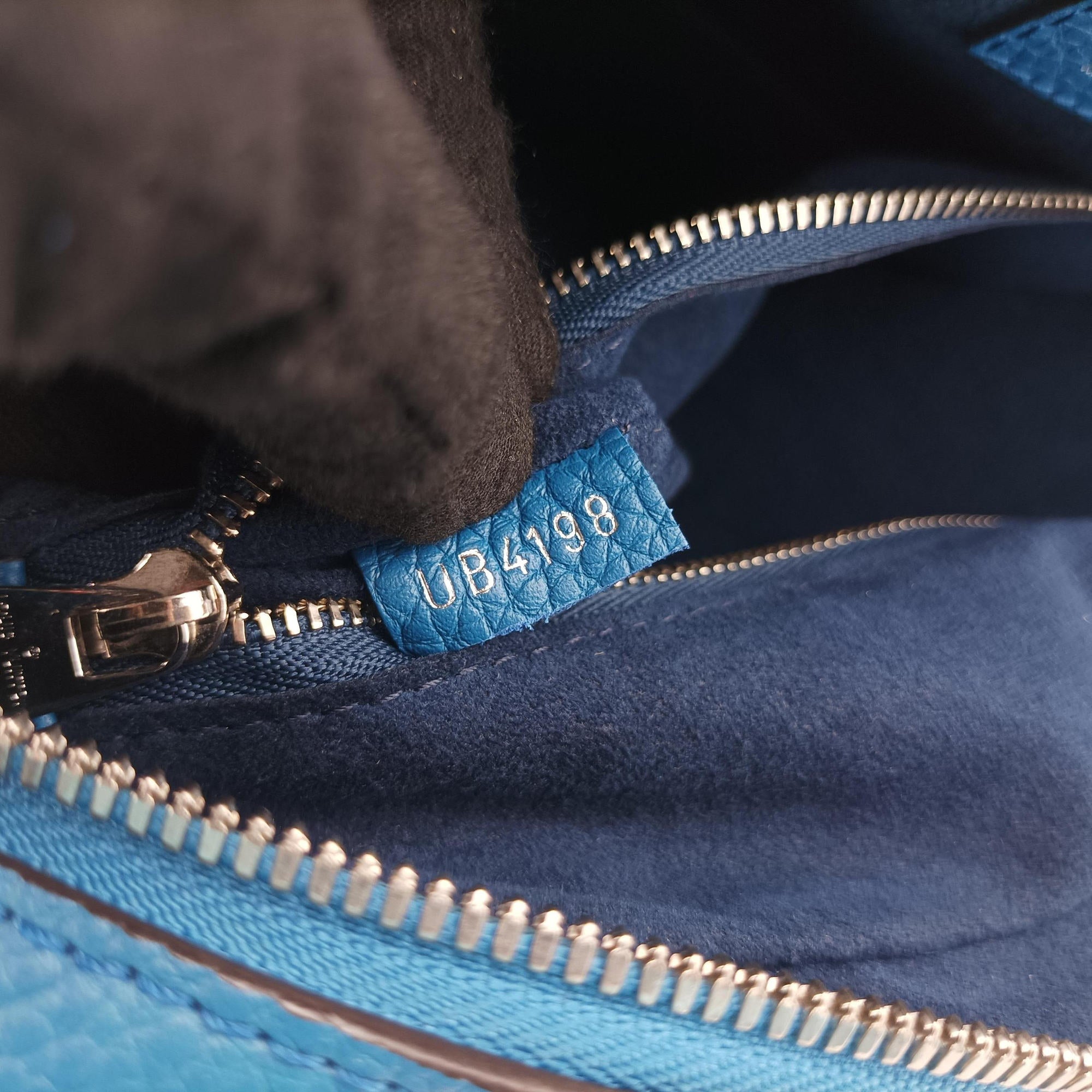 Pre-owned Louis Vuitton Armand Briefcase MM Blue Taurillon leather M52822 handbag | stylenewstar