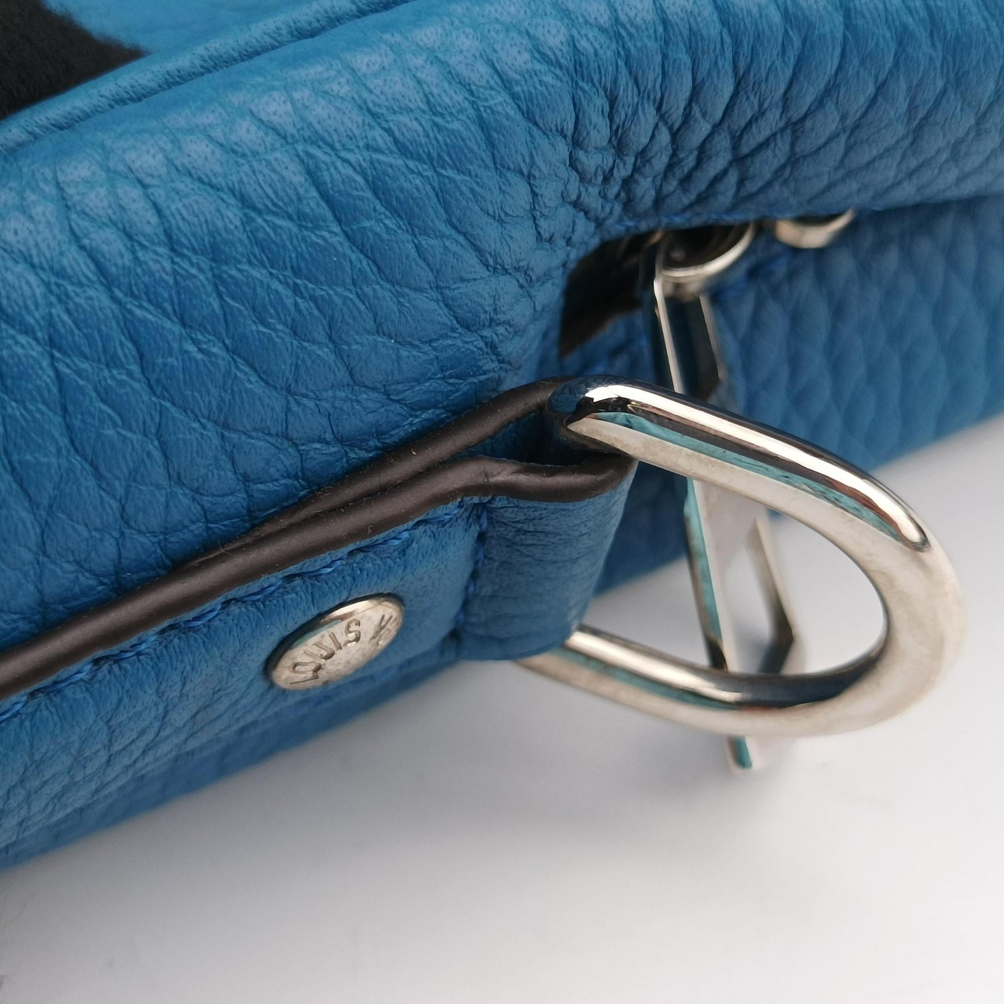 Pre-owned Louis Vuitton Armand Briefcase MM Blue Taurillon leather M52822 handbag | stylenewstar