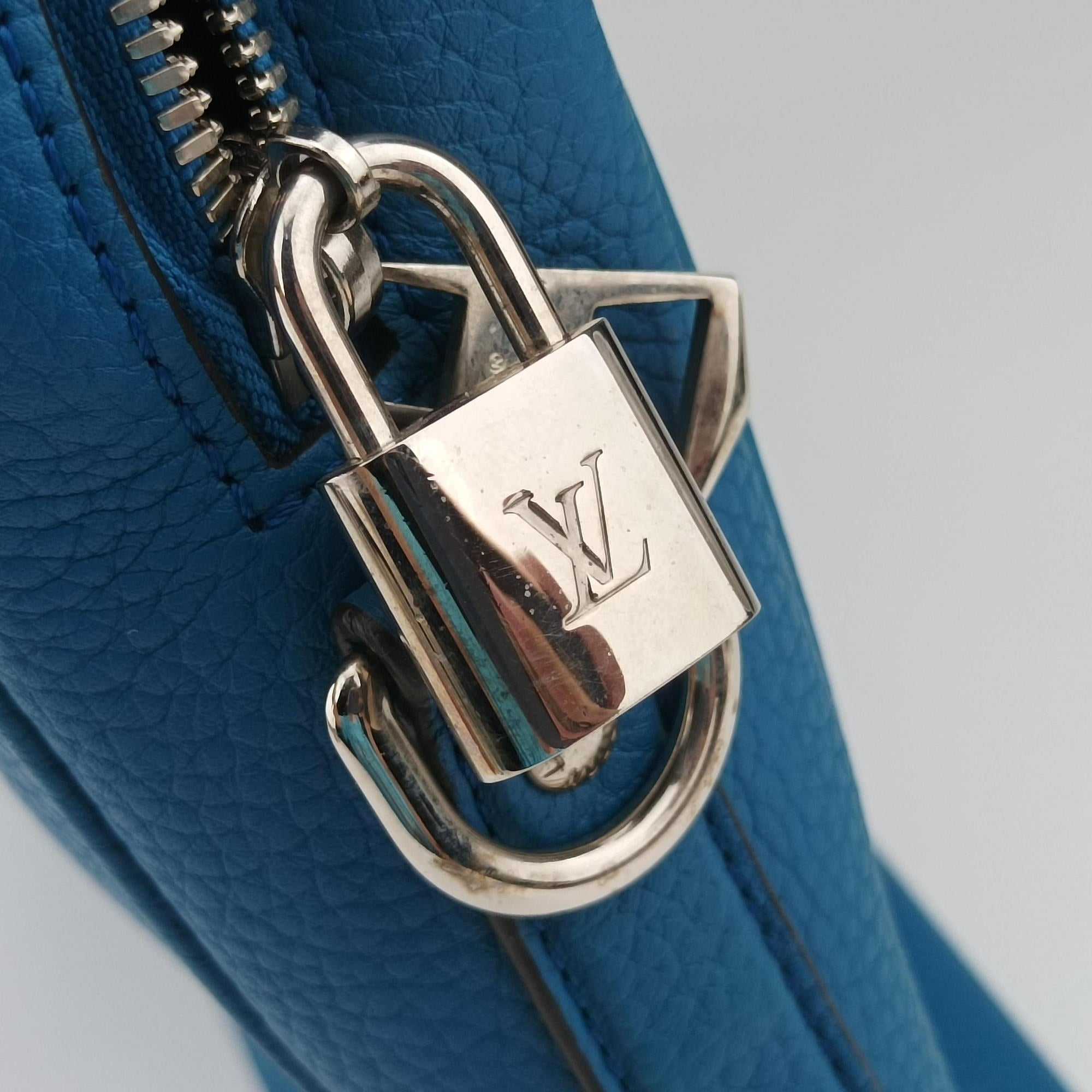 Pre-owned Louis Vuitton Armand Briefcase MM Blue Taurillon leather M52822 handbag | stylenewstar