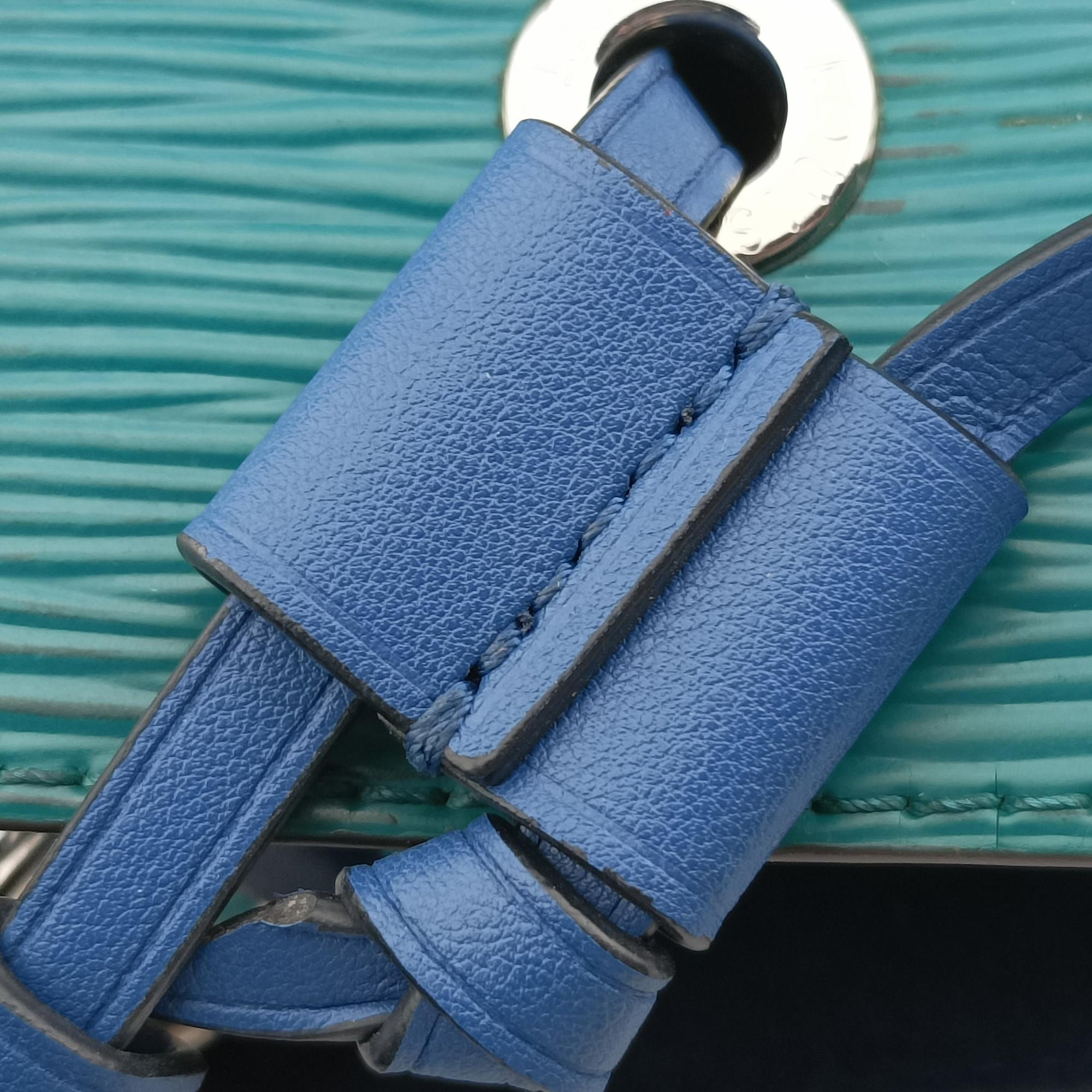 Vintage Louis Vuitton NeoNoe BB Emerald Green × Navy Blue Epi M55582 shoulderbag | stylenewstar
