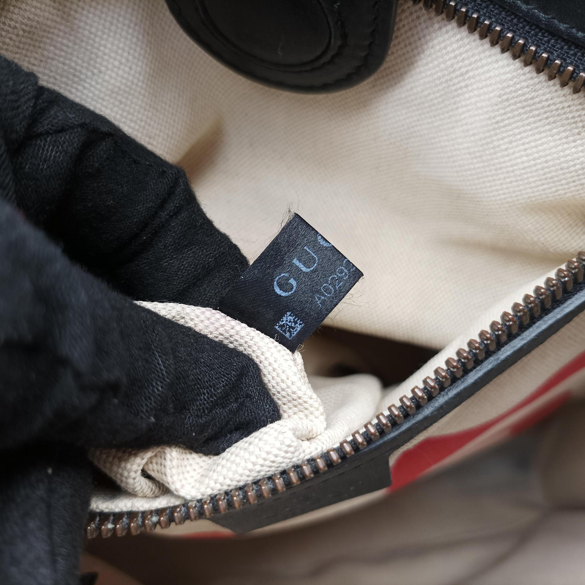 Pre-owned Gucci GG Supreme Bee Beige×black PVC coated canvas×Leather 450950 shoulderbag | stylenewstar