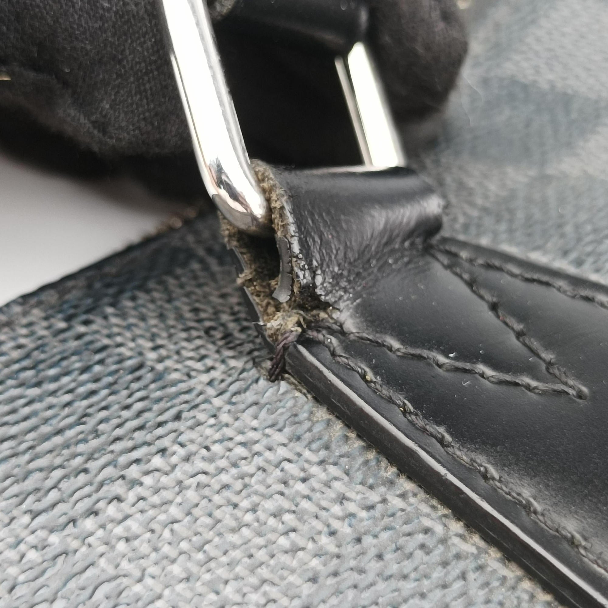 Secondhand Louis Vuitton Porte Documents Jour Noir Damier Graphite N48224 handbag | stylenewstar