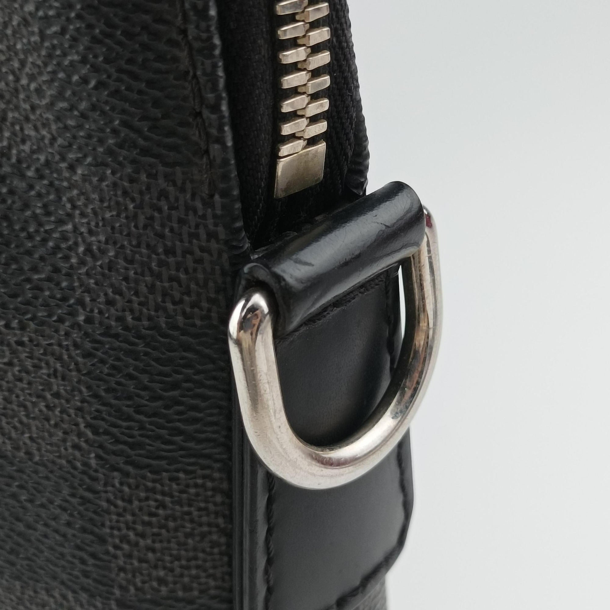 Secondhand Louis Vuitton Porte Documents Jour Noir Damier Graphite N48224 handbag | stylenewstar
