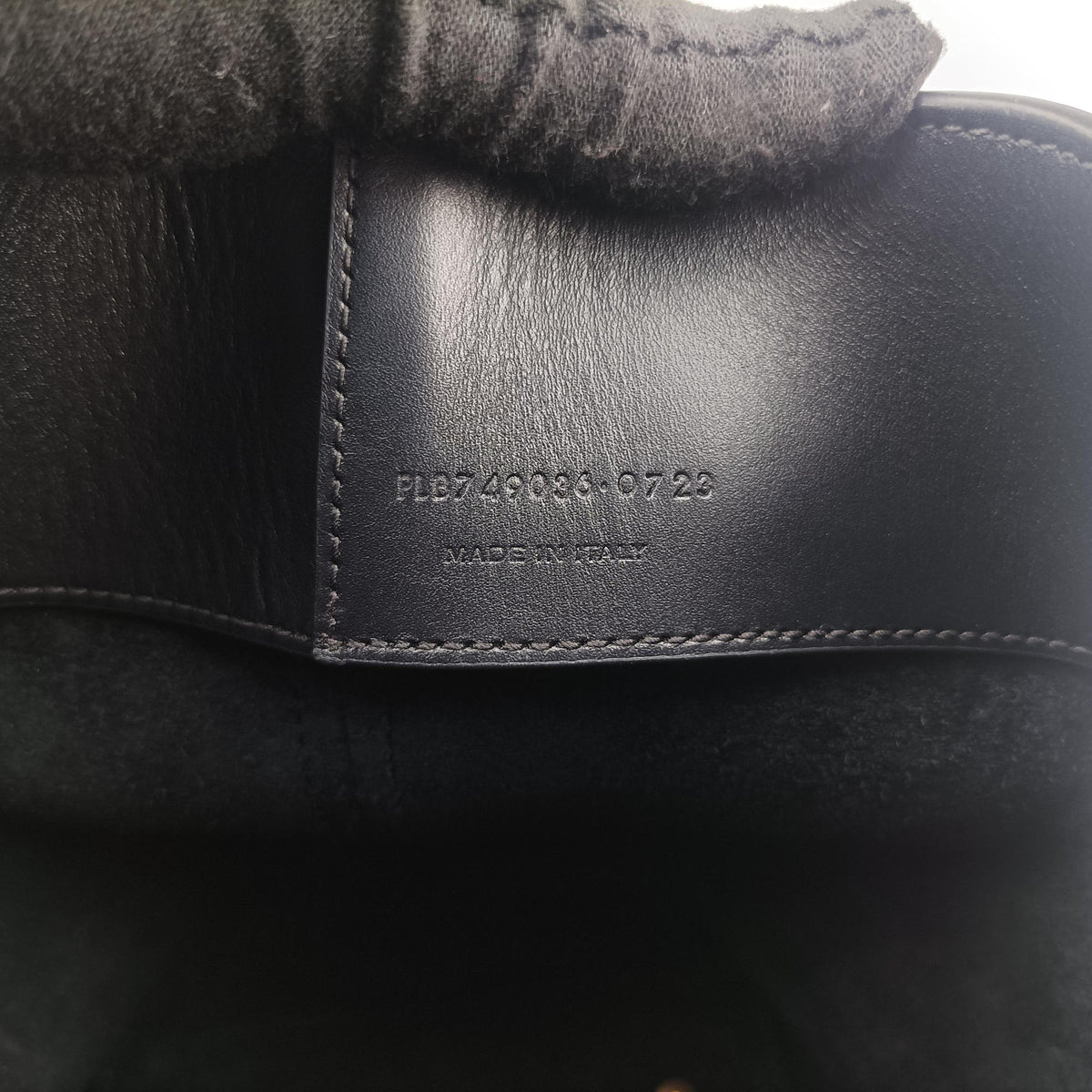 Pre-owned Yves Saint Laurent LE 37 bucket Black Leather 749036 shoulderbag | stylenewstar